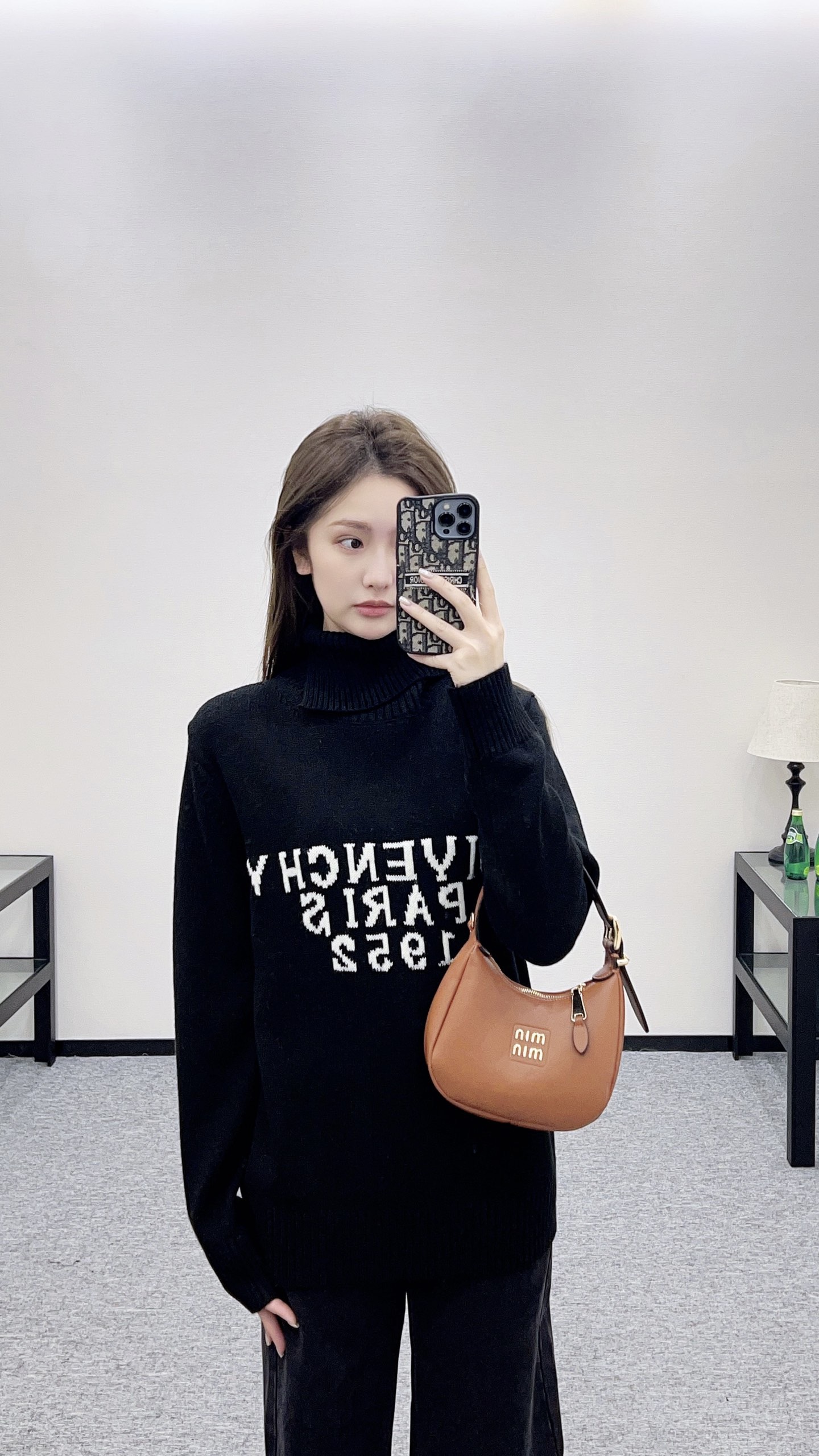 Свитер женский Givenchy Paris 1952 розового цвета с высоким воротом