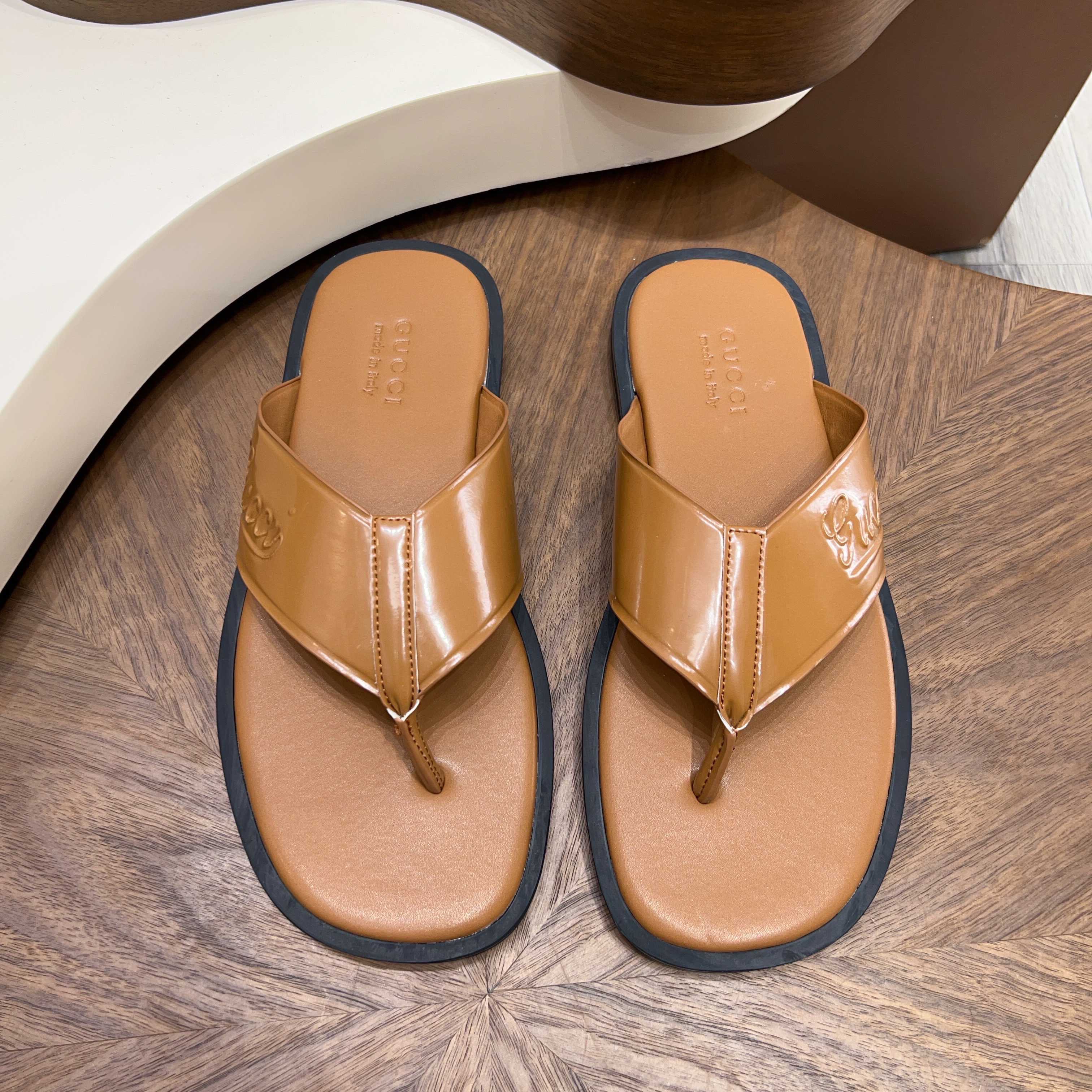 Шлёпанцы мужские в стиле Gucci коричневого цвета