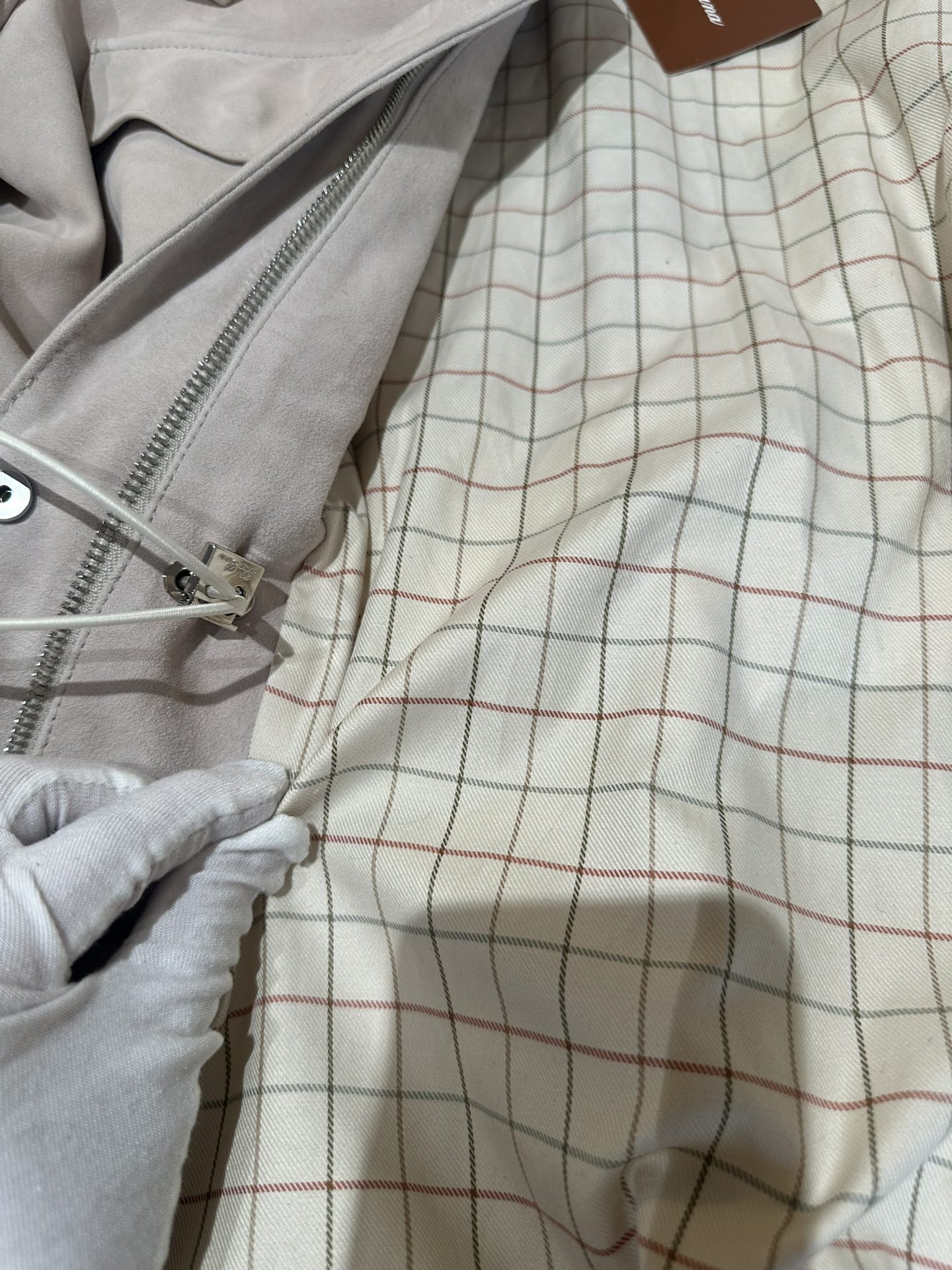 Куртка женская в стиле Loro Piana из натуральной замши светло-бежевого цвета с поясом