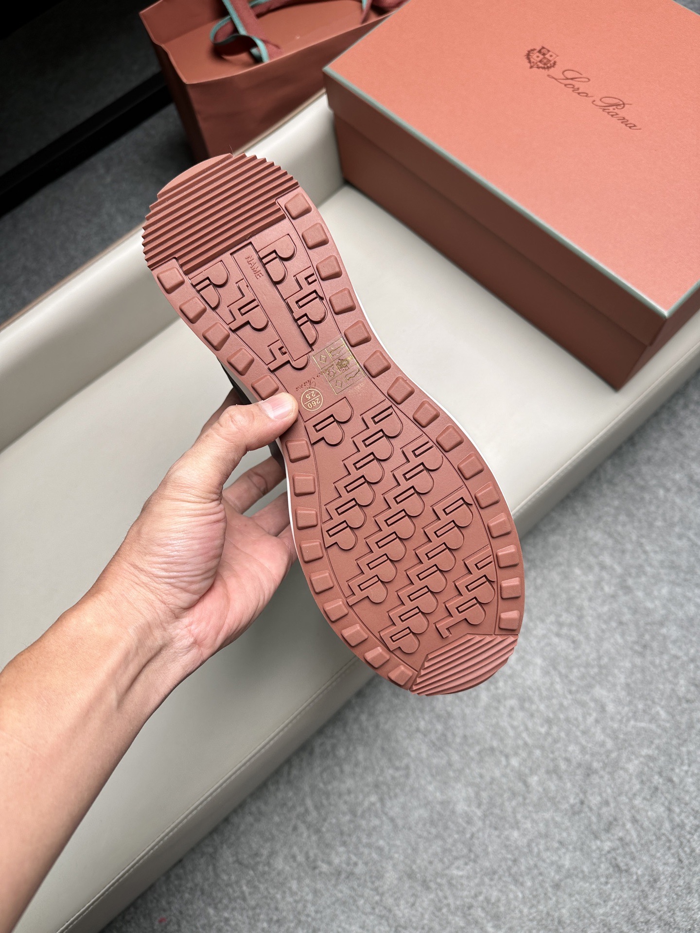 Кроссовки мужские в стиле Loro Piana серо-коричневого цвета