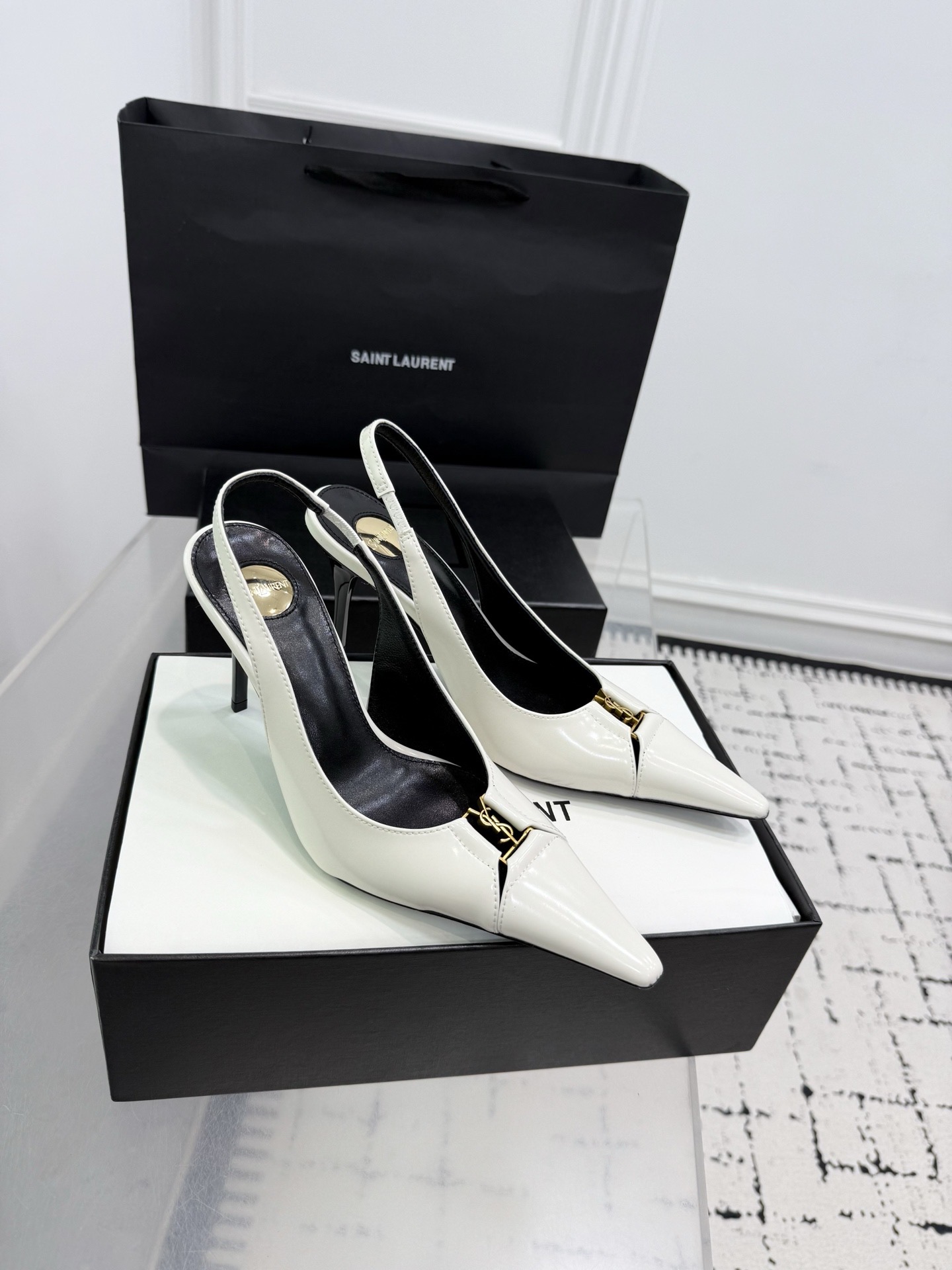 Туфли женские в стиле Saint Laurent Opyum белого цвета