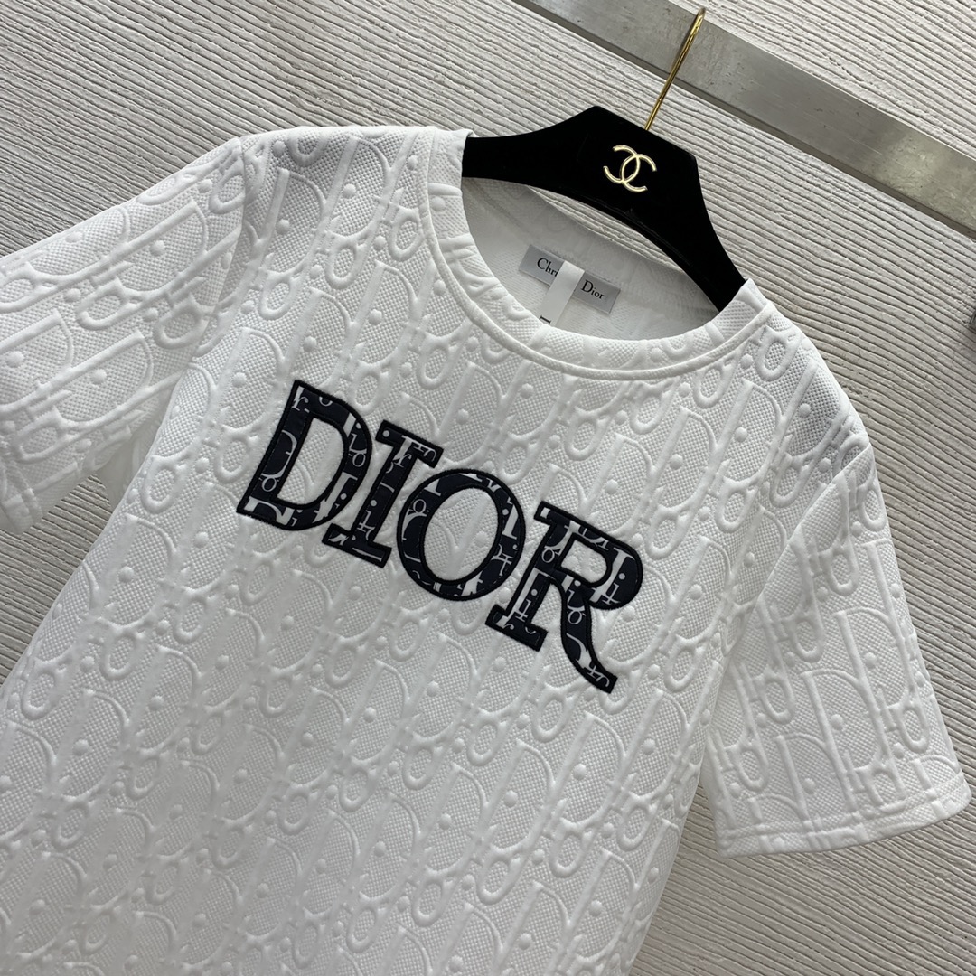 Костюм женский в стиле Dior комплект с юбкой и футболкой с логотипом
