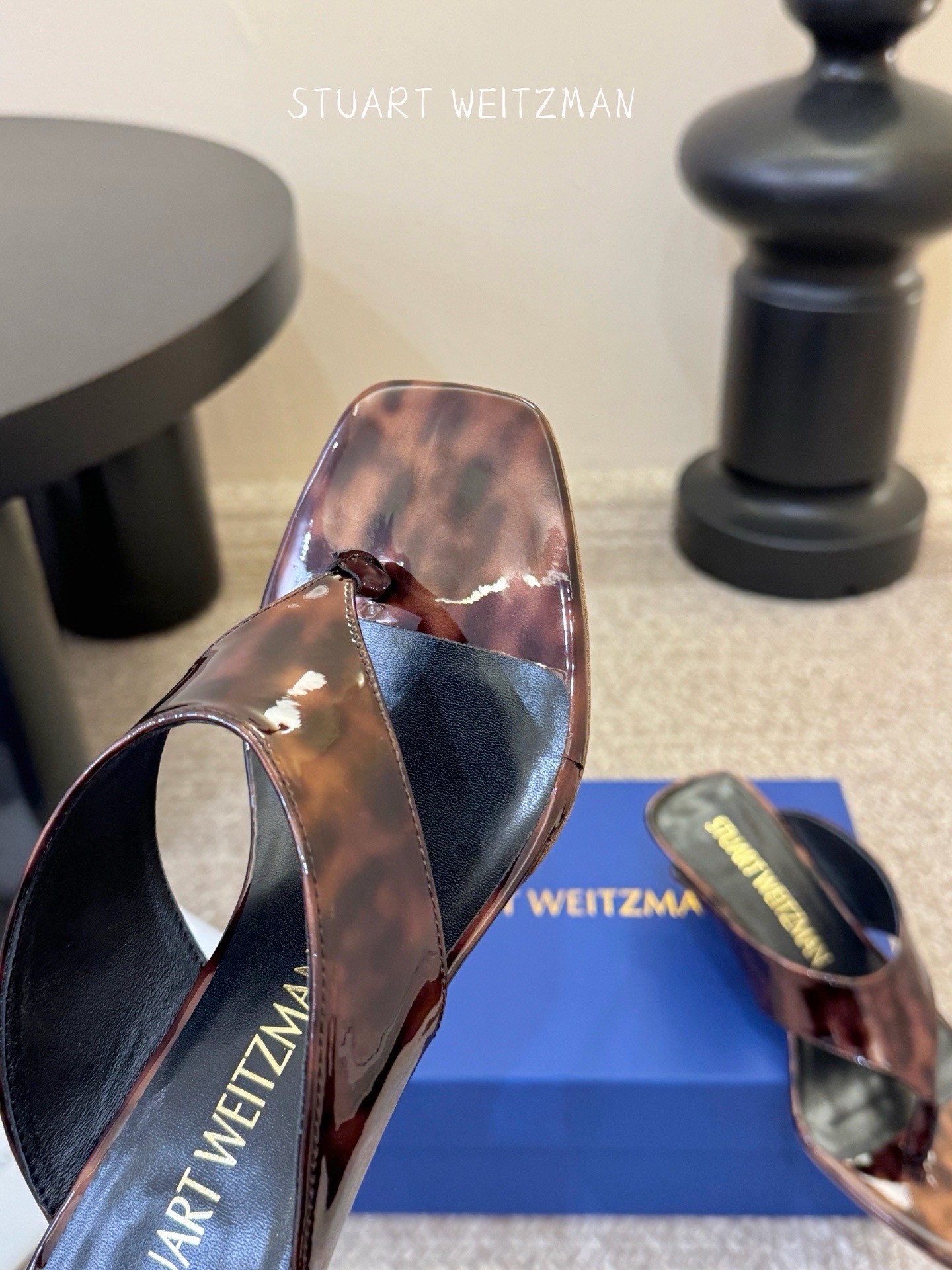 Мюли женские в стиле Stuart Weitzman коричневого цвета