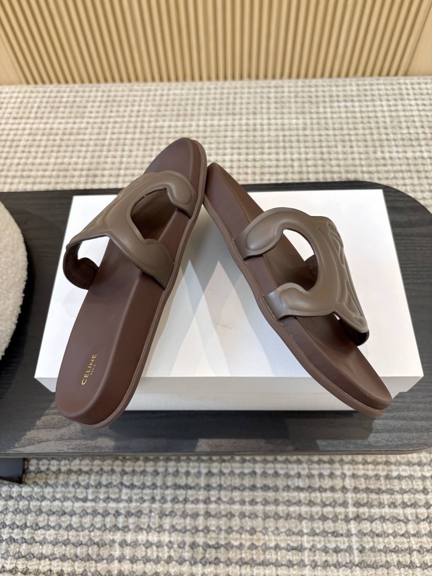 Шлёпанцы женские в стиле Celine темно-коричневого цвета