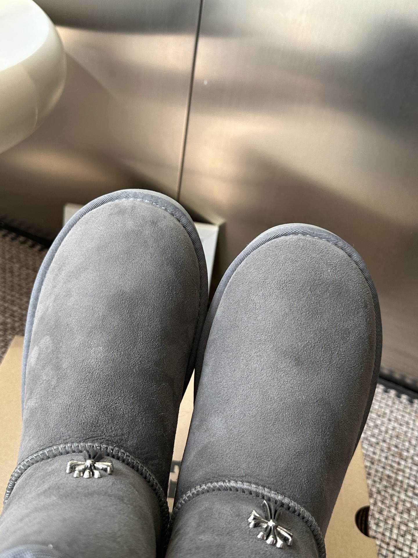 Угги женские UGG x Chrome Hearts Classic Short II серого цвета