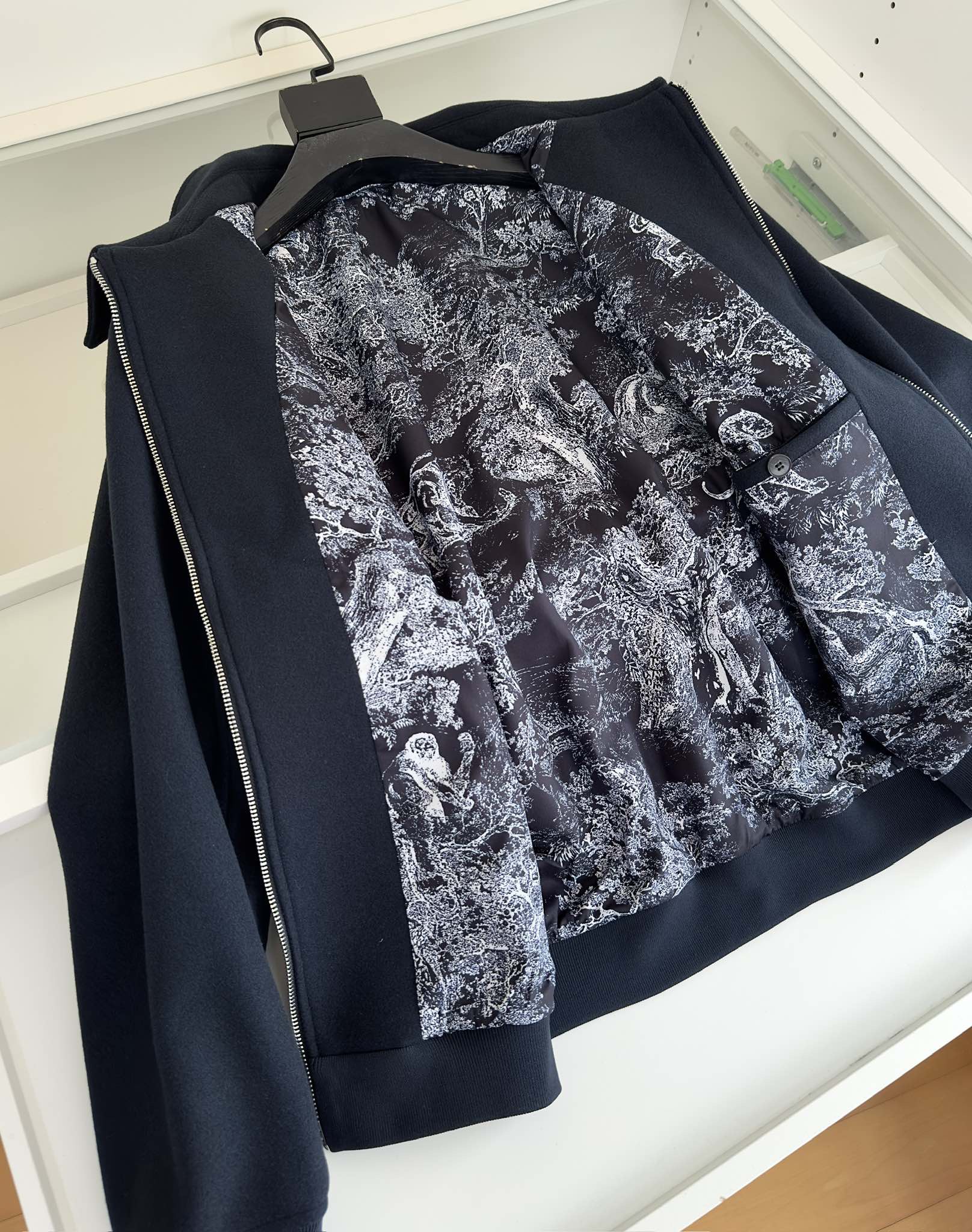 Куртка мужская в стиле Dior тёмно-синего цвета с отложным воротником