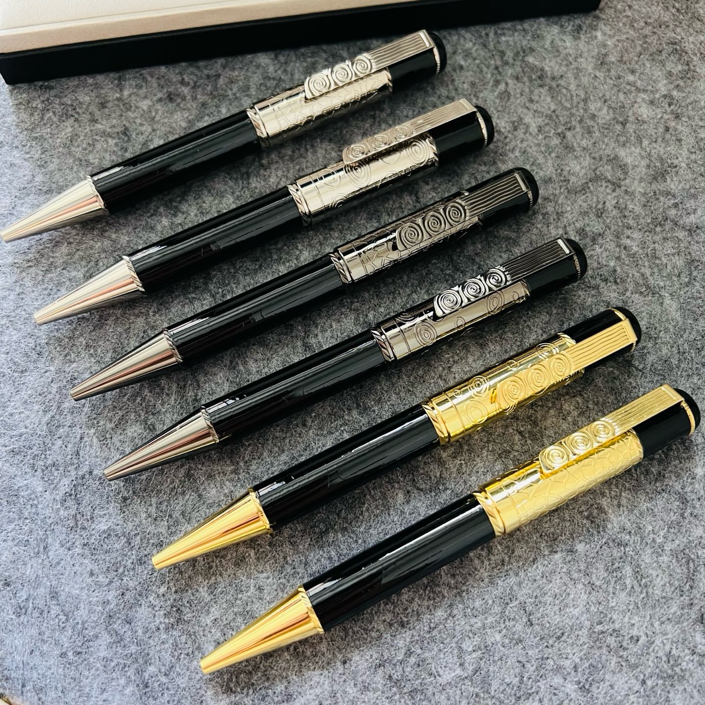 Ручка Montblanc черного цвета