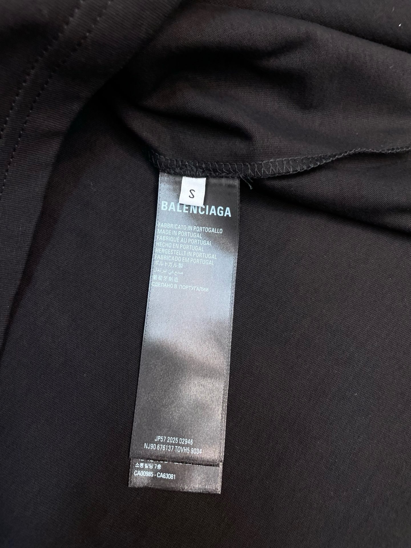 Футболка мужская Balenciaga Security Tape Logo Oversized  чёрного цвета с красным принтом