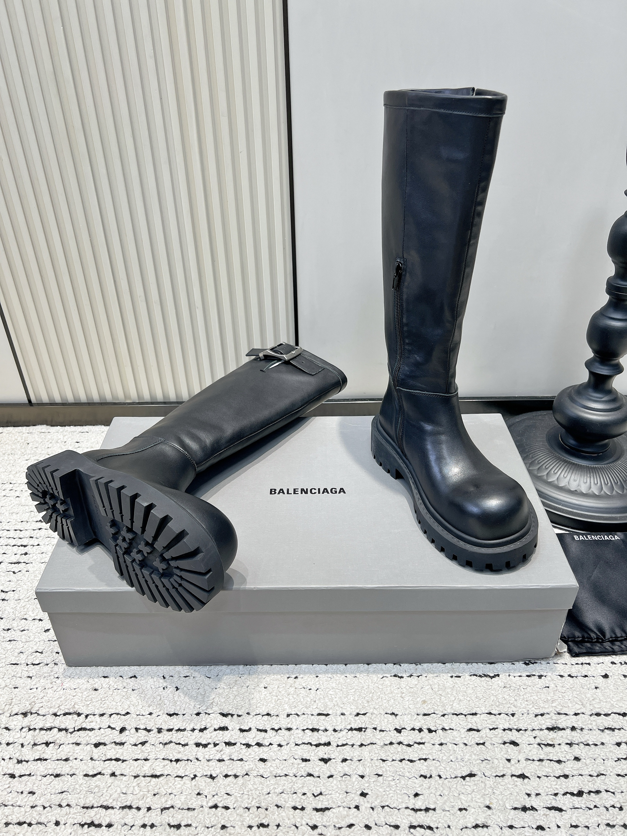 Сапоги женские Balenciaga чёрного цвета