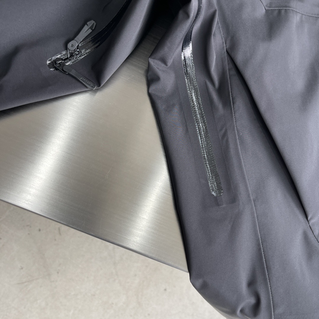 Куртка унисекс в стиле Arc'teryx Alpha SV с капюшоном чёрного цвета