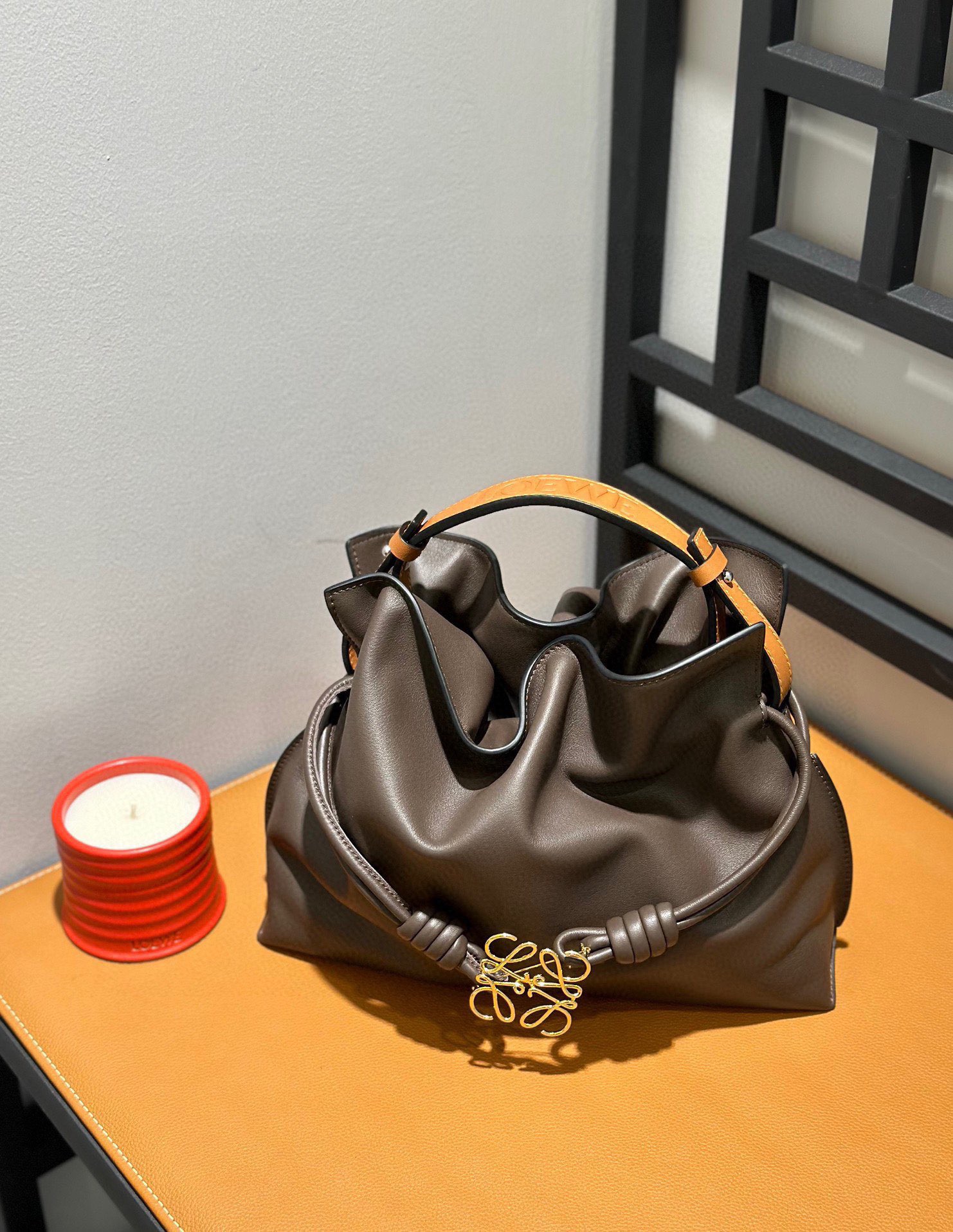 Сумка женская Loewe Flamenco коричневого цвета