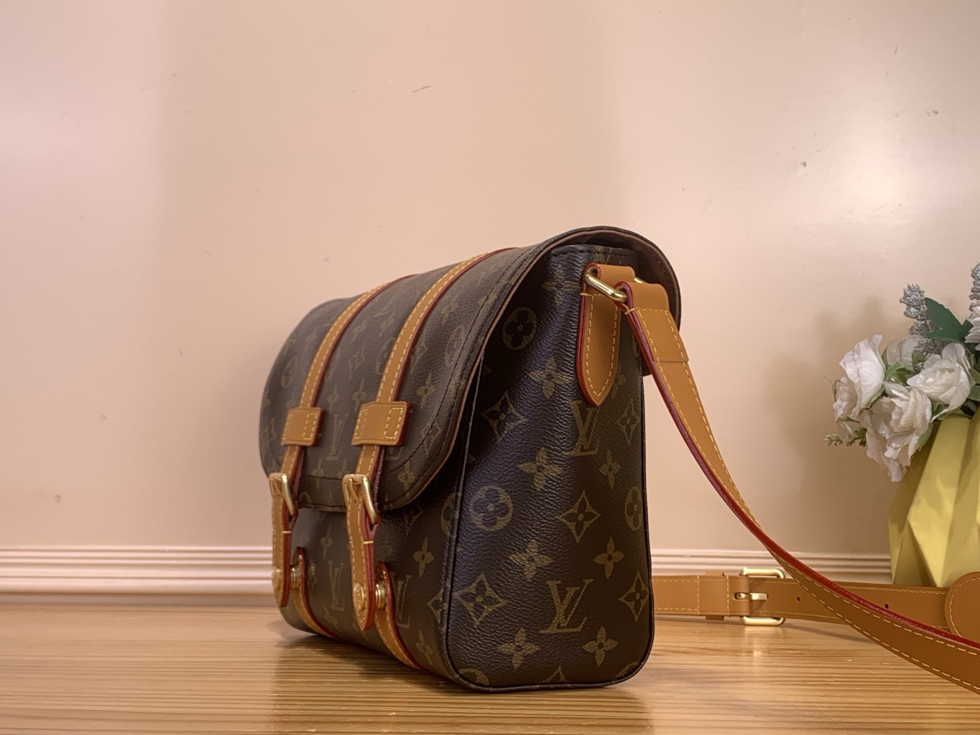 Сумка унисекс в стиле Louis Vuitton Christopher Messenger Monogram классическая