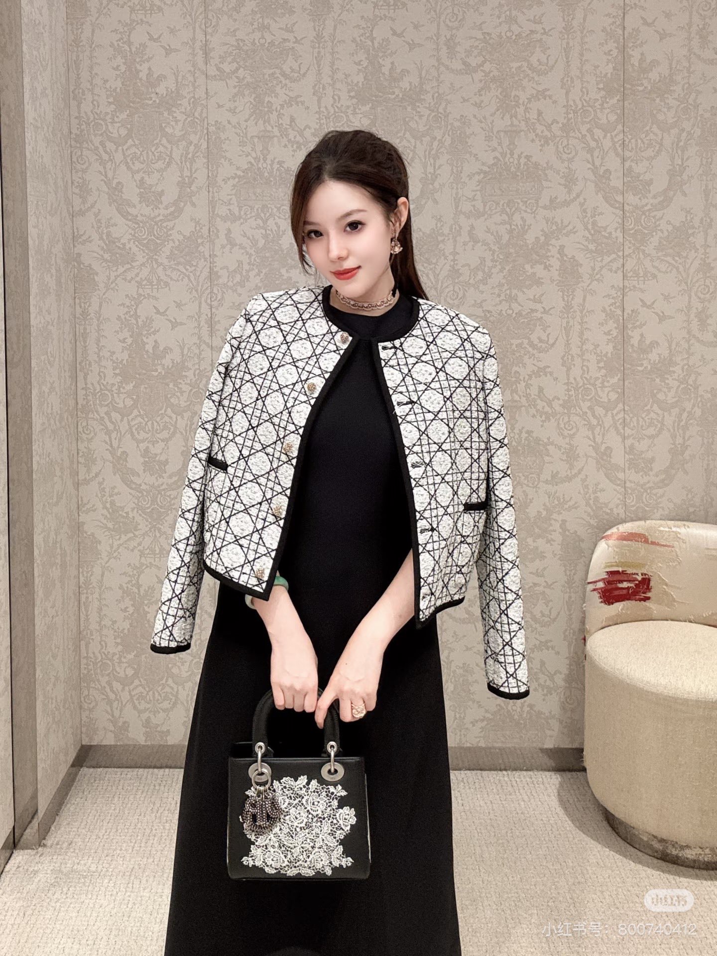 Жакет женский в стиле Christian Dior укороченный с логотипным узором и контрастной отделкой