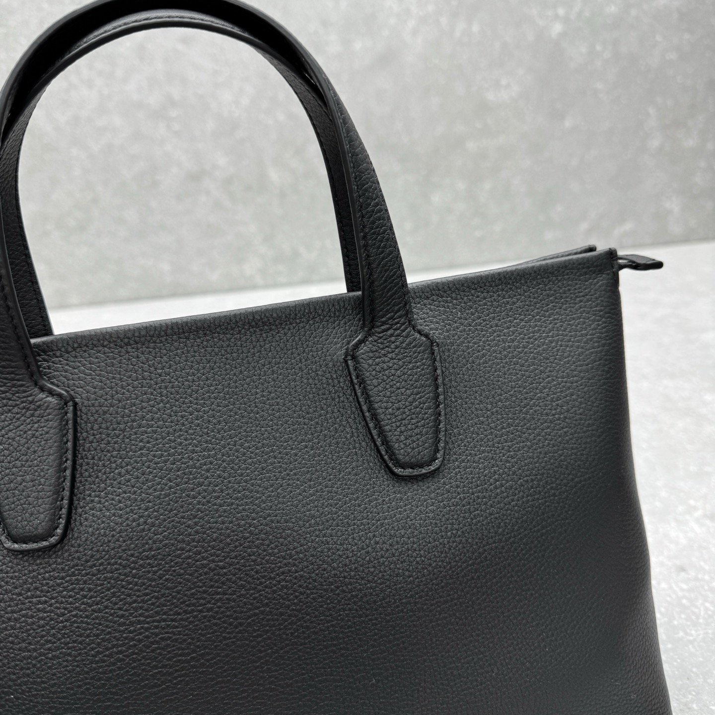 Сумка женская в стиле The Row Marcel чёрного  цвета