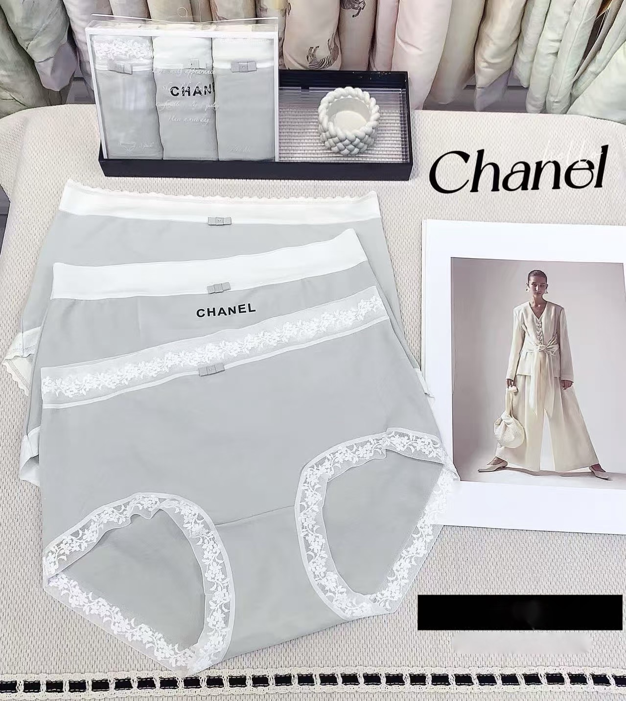 Трусы женские Chanel из хлопка и эластана с кружевной отделкой (набор 3 шт.)