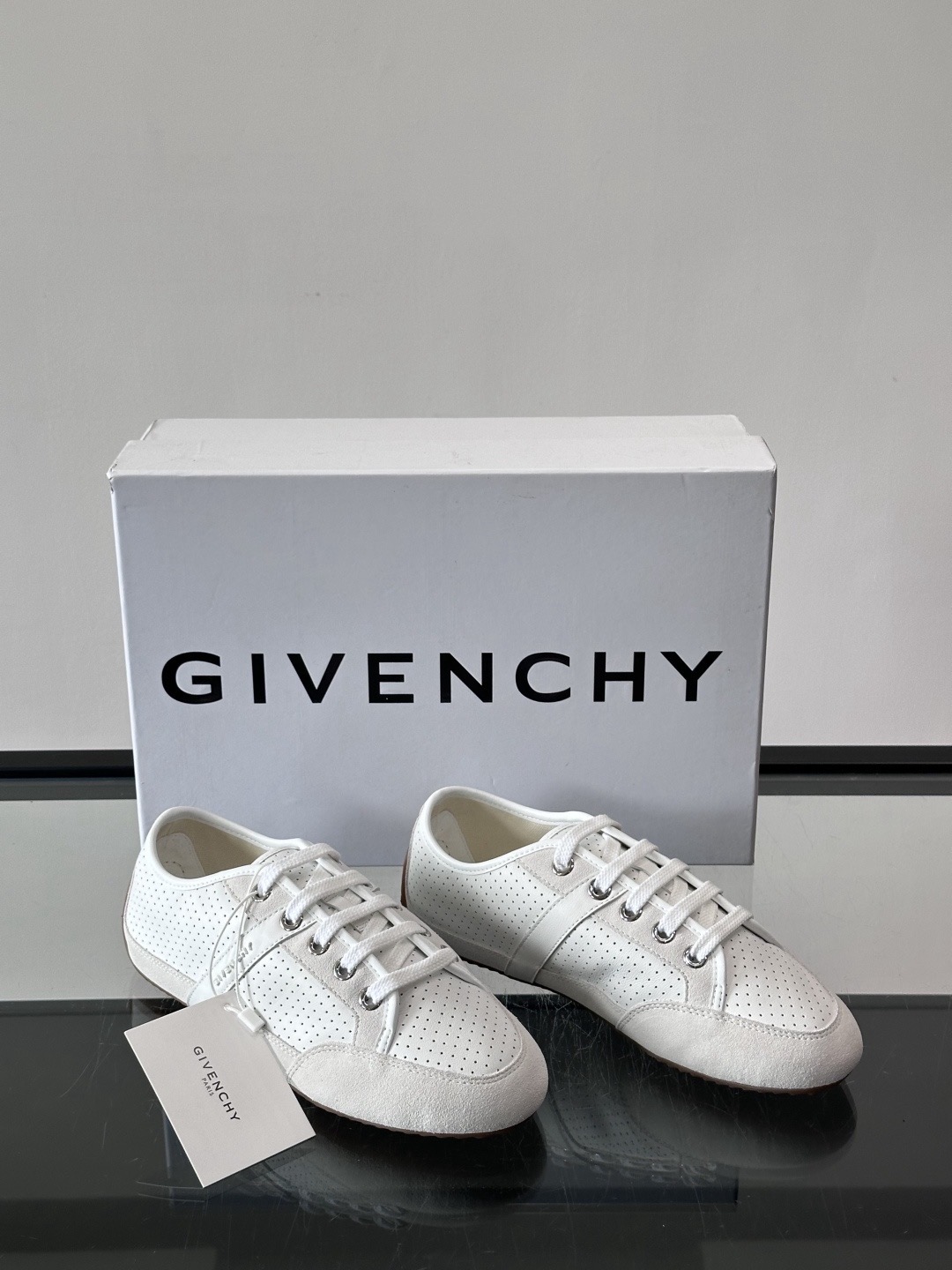 Кеды мужские Givenchy белого цвета