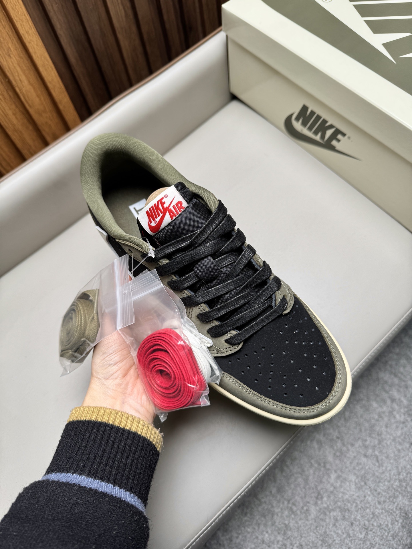 Кроссовки унисекс в стиле Nike Air Jordan 1 Low Travis Scott тёмно-оливкового цвета с чёрными и бежевыми вставками