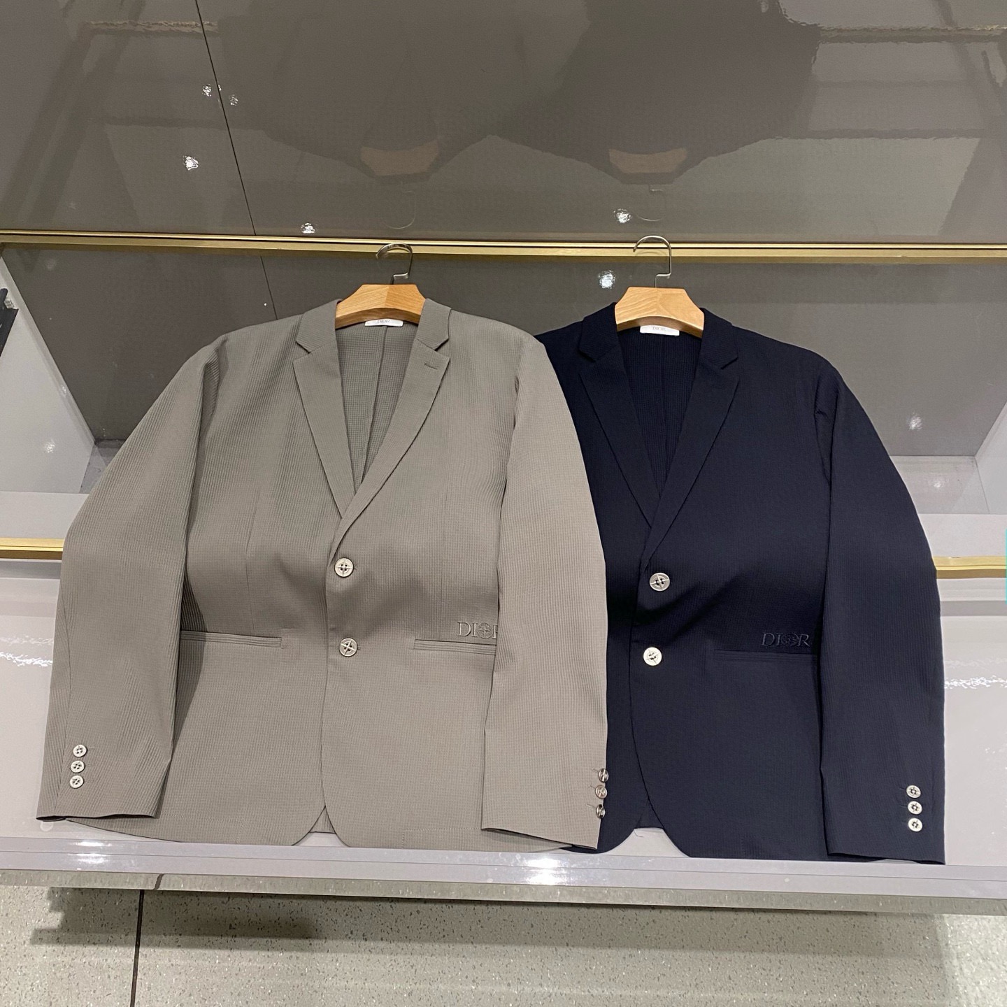 Пиджак мужской в стиле Dior x Stone Island серого цвета с двумя пуговицами
