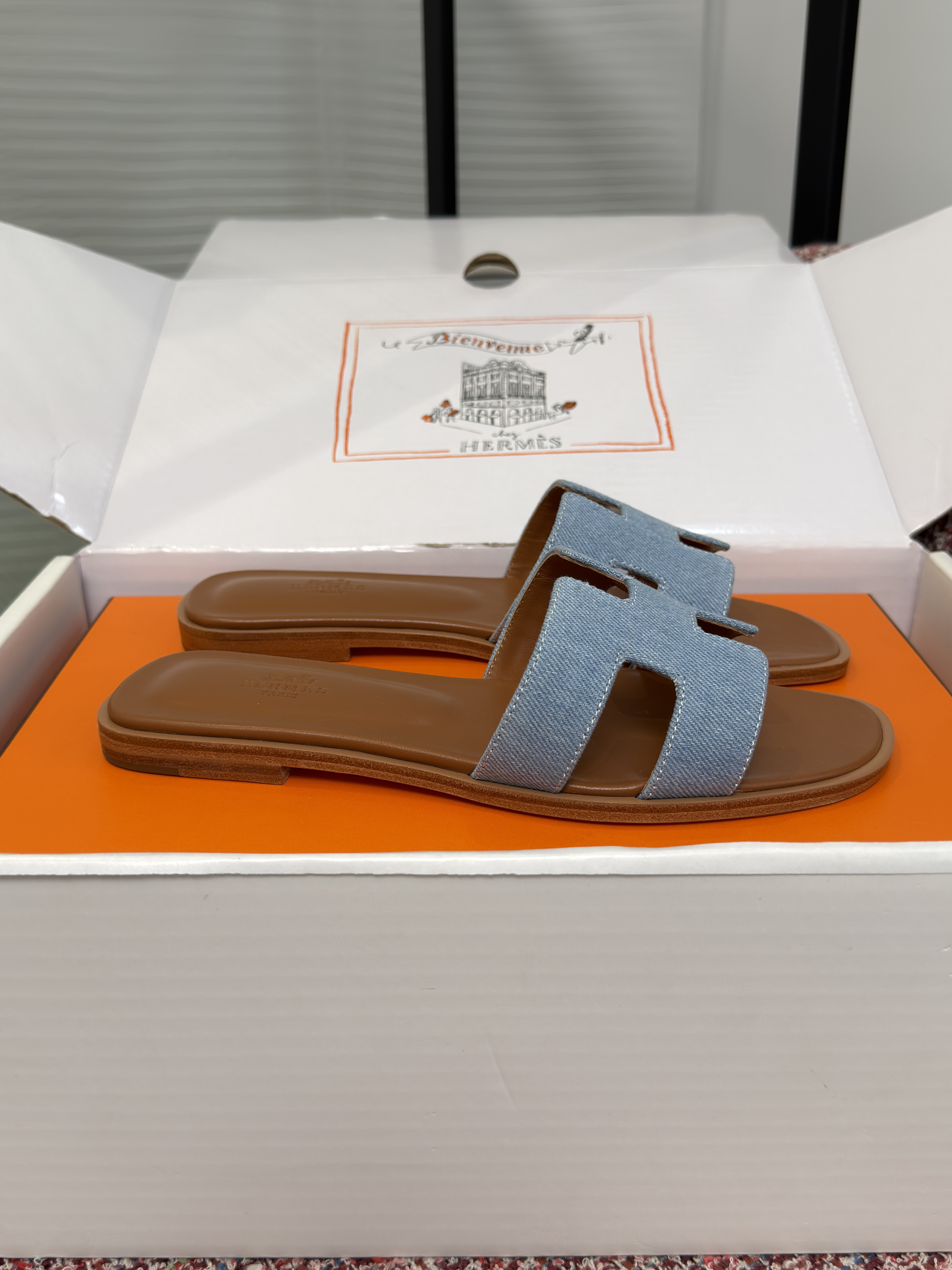 Шлёпанцы женские в стиле Hermès Oran голубого и коричневого цвета