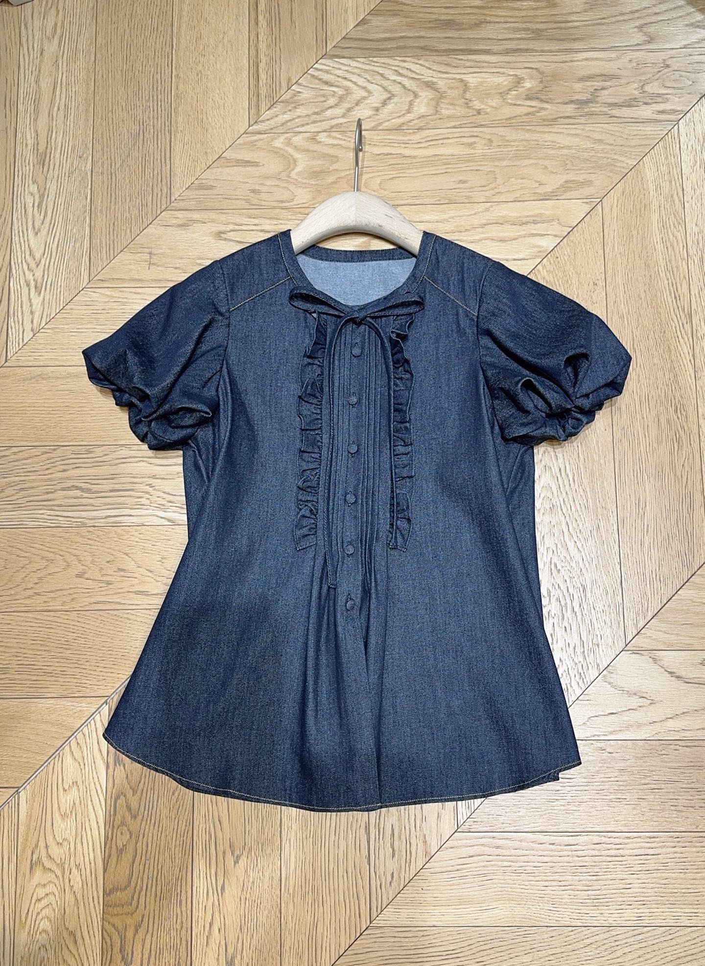 Блузка женская в стиле Dice Kayek синего цвета из денима с коротким рукавом