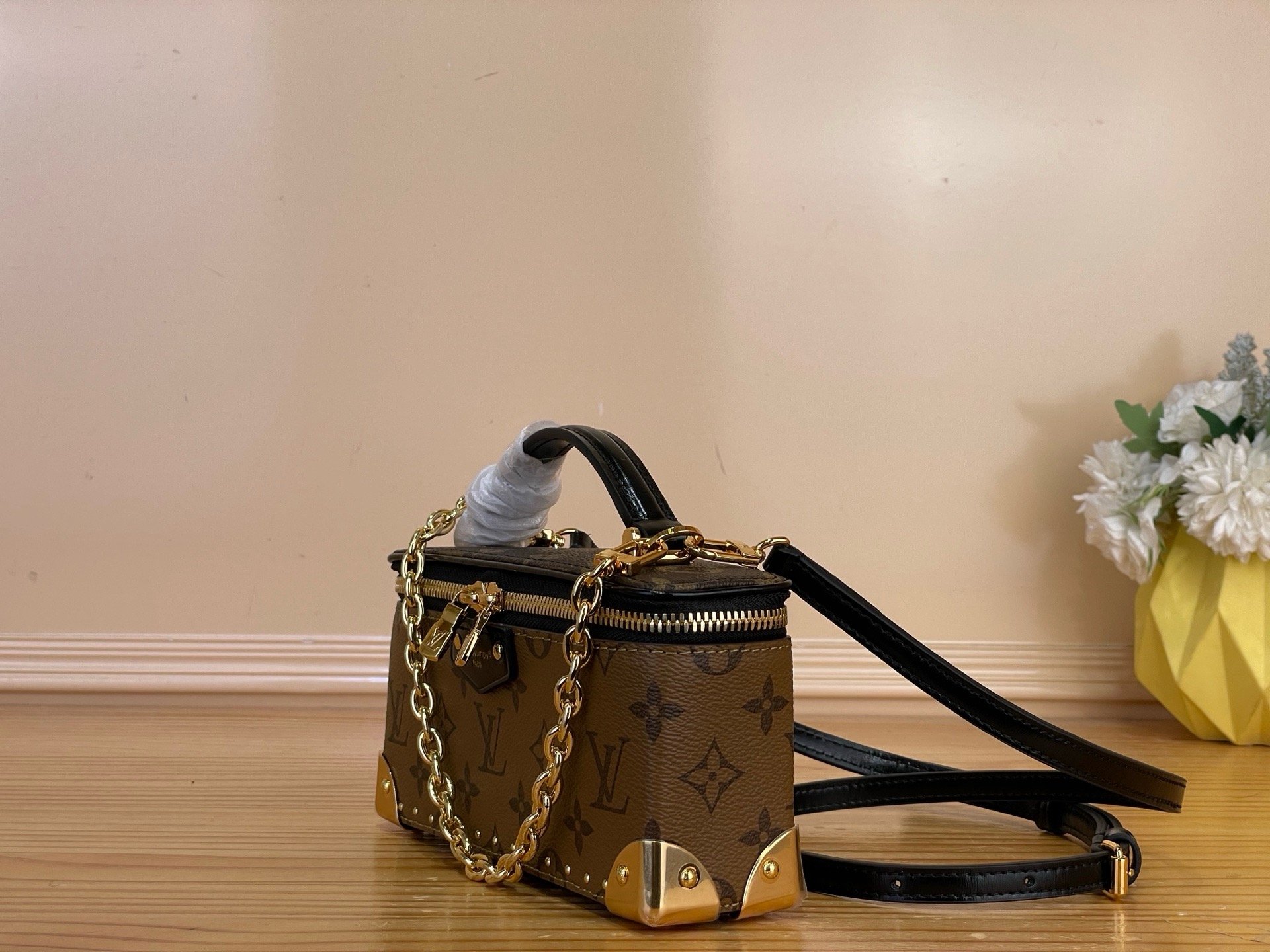 Сумка женская Louis Vuitton Vanity Pouch Trunk из коричневого цвета