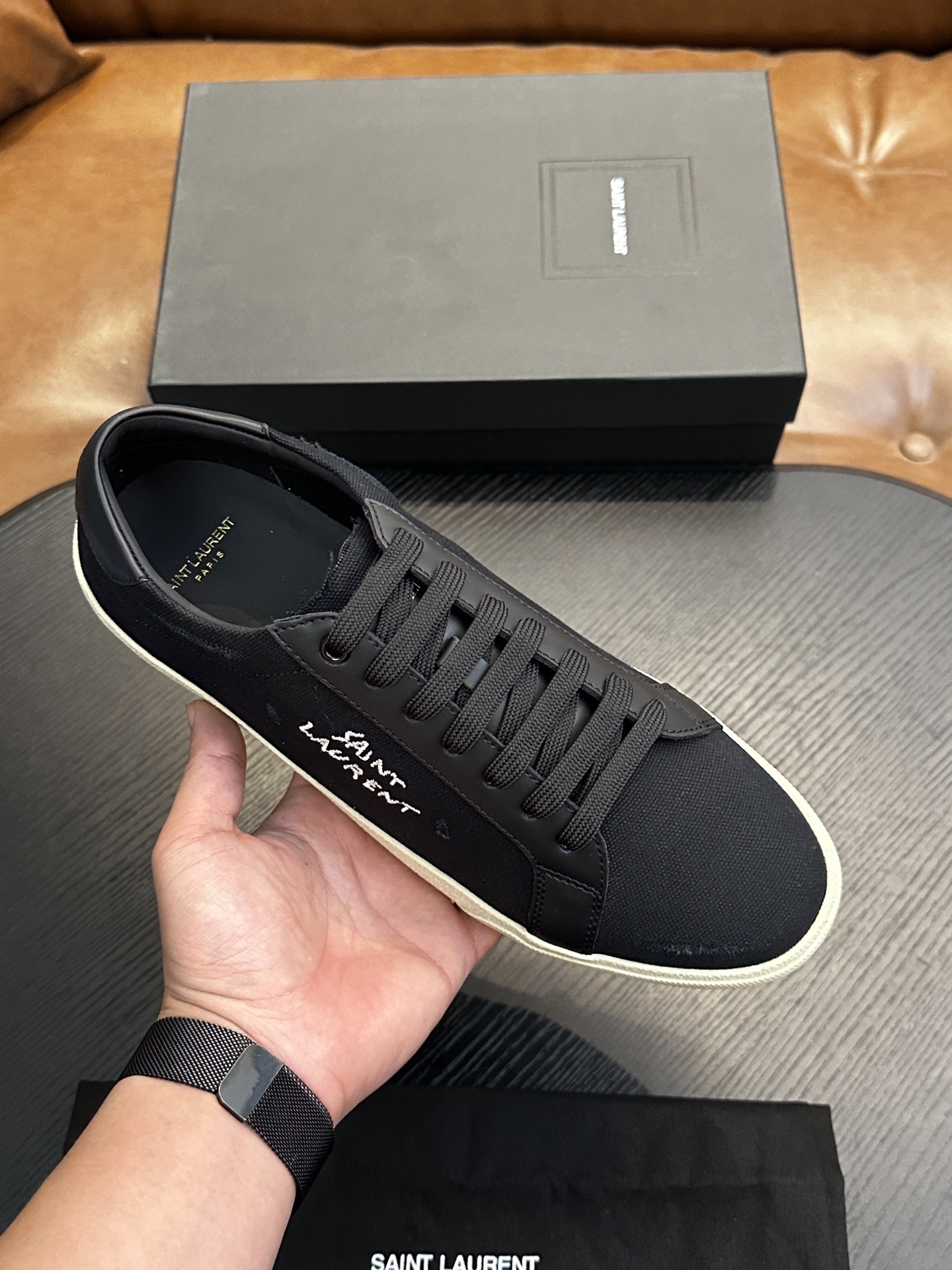 Кроссовки мужские в стиле Saint Laurent SL/61 из натуральной кожи и текстиля чёрного цвета со светлой подошвой