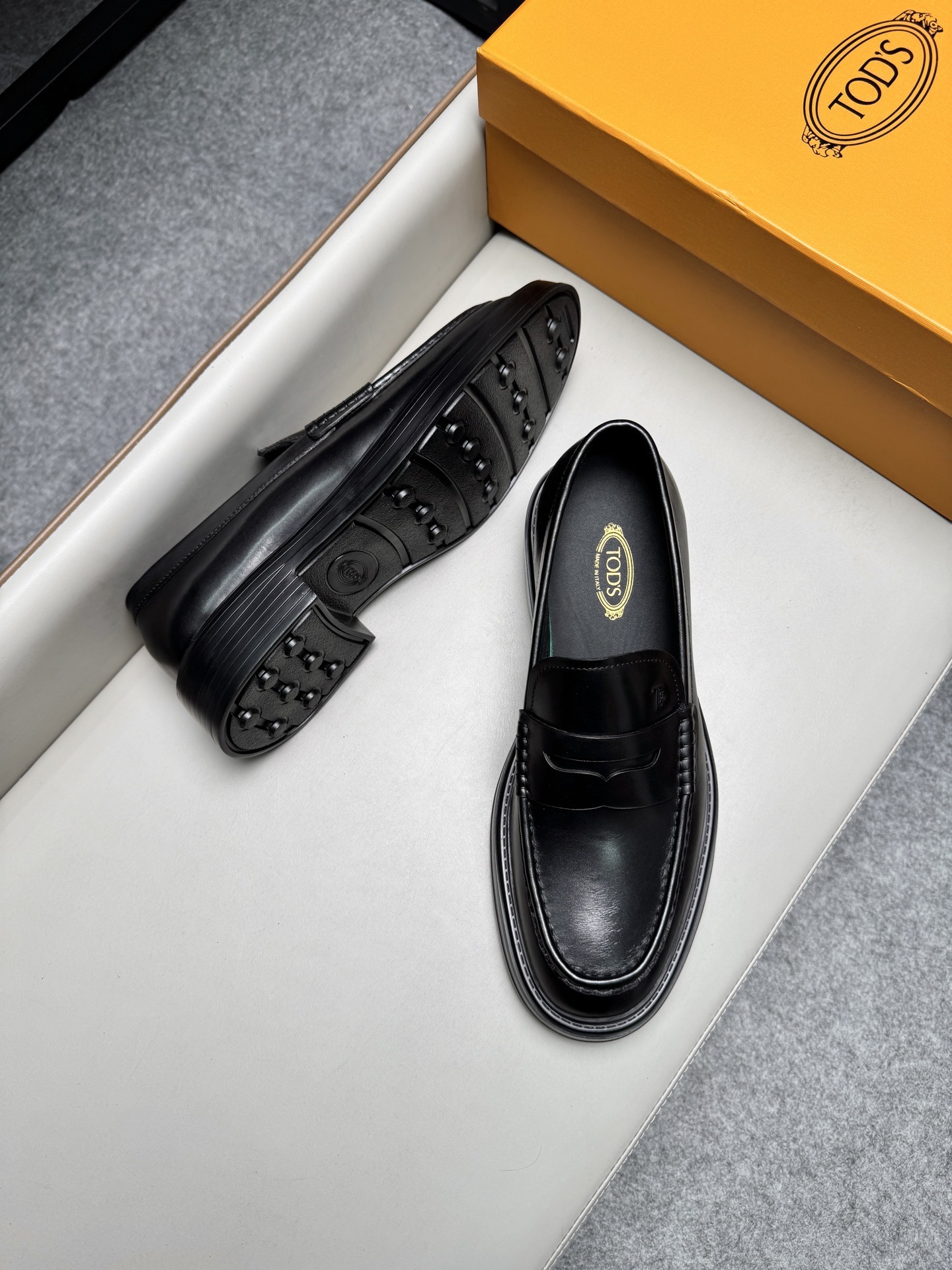 Лоферы мужские в стиле Tod’s чёрного цвета