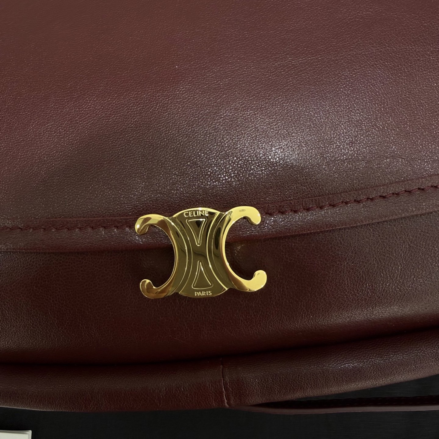 Сумка женская в стиле Celine Soft Triomphe Halfmoon бордового цвета