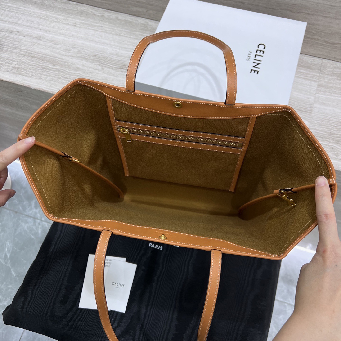 Сумка-шоппер женская в стиле Celine Flat Shopper Triomphe средняя