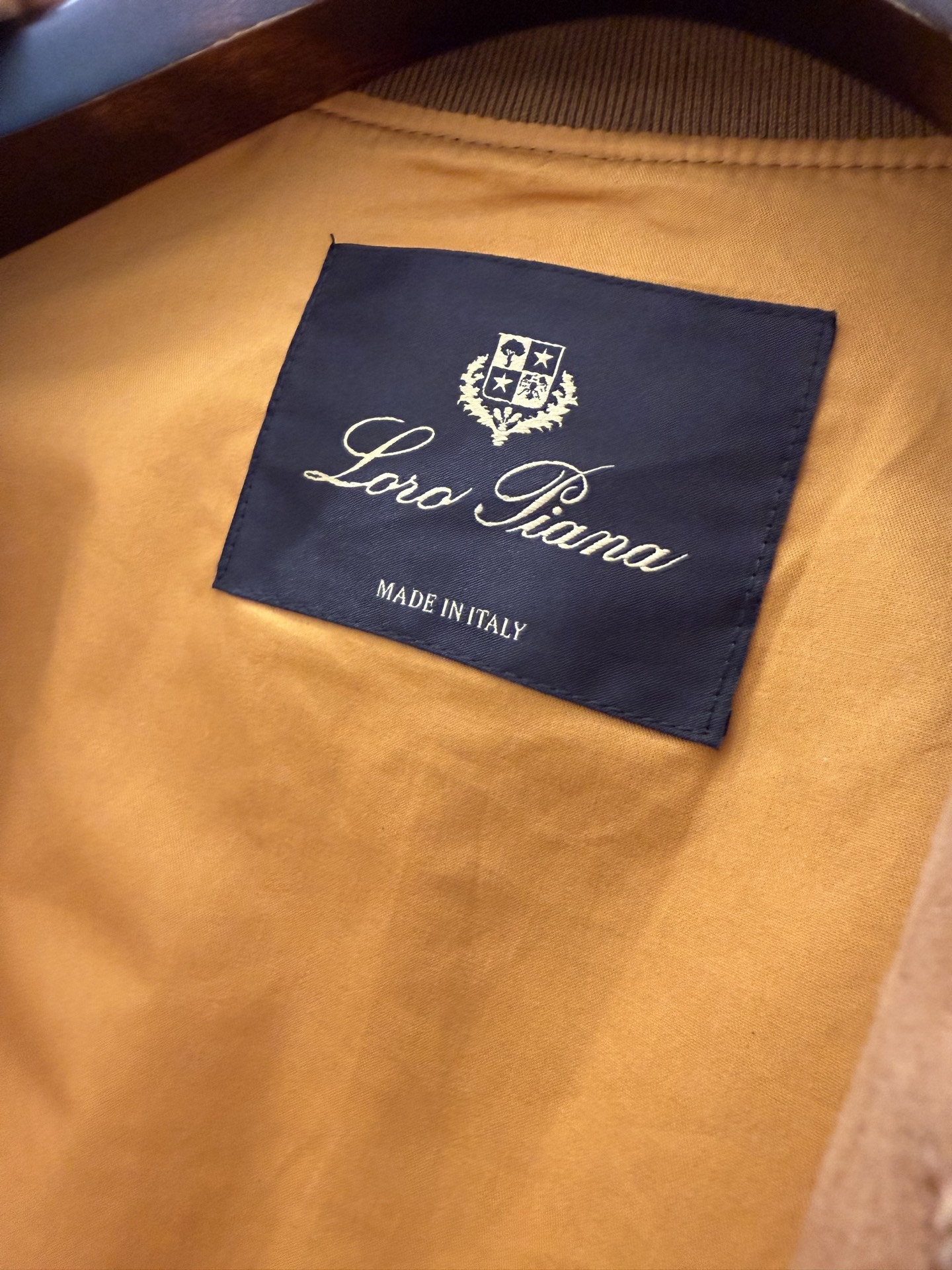 Куртка мужская в стиле Loro Piana цвета кэмел с воротником-стойкой
