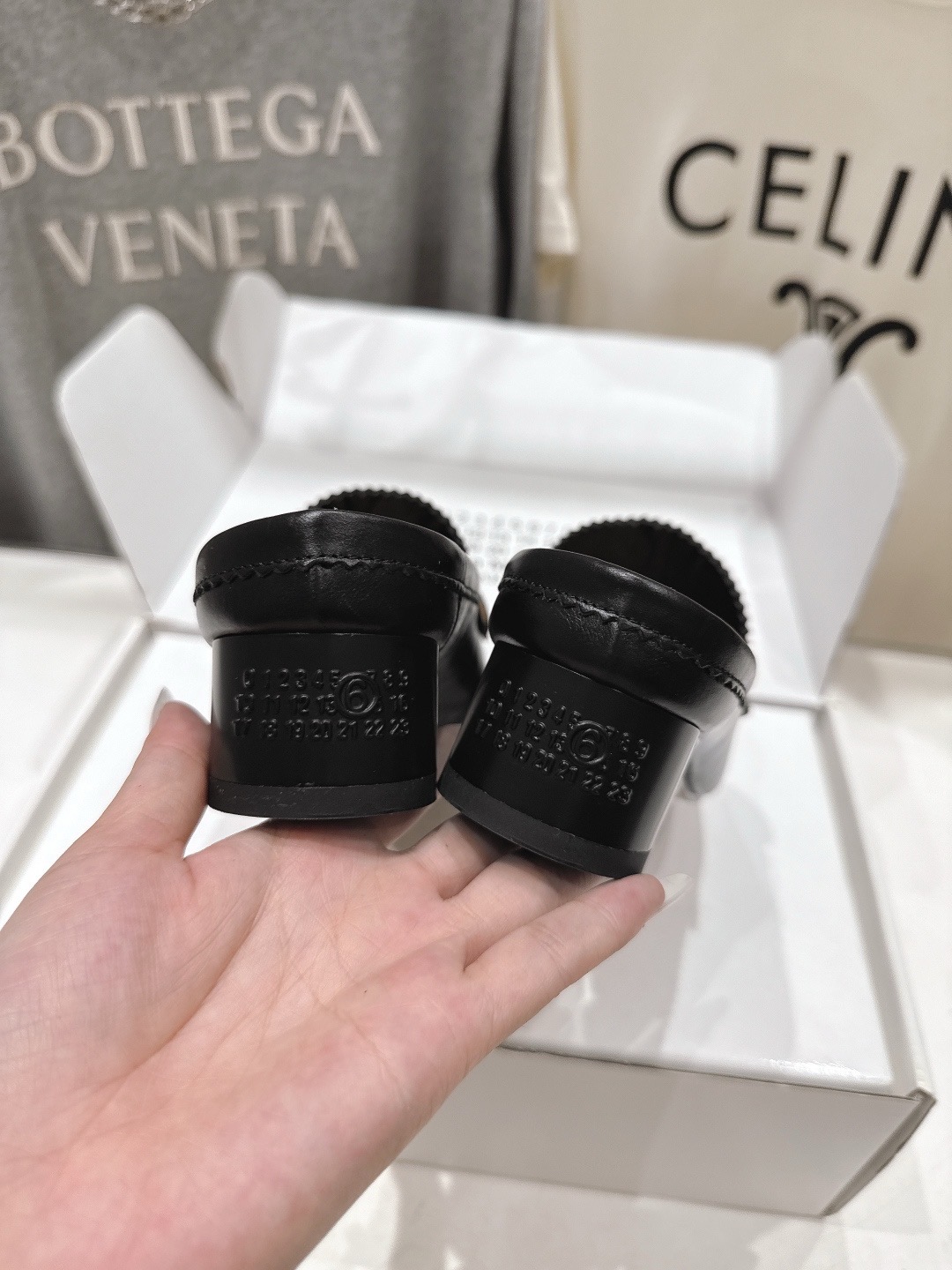 Мюли-лоферы женские MM6 Maison Margiela чёрного цвета