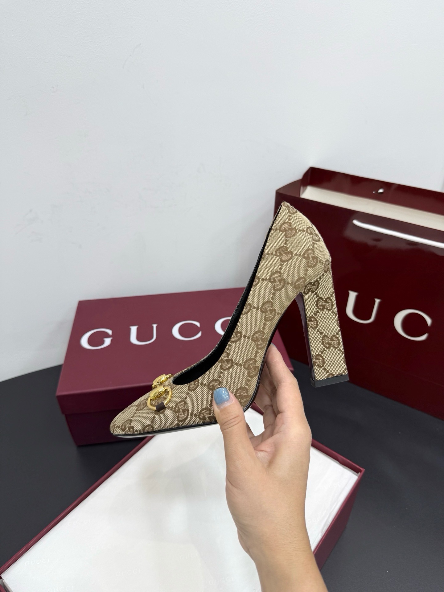 Туфли женские в стиле Gucci Horsebit бежево-коричневого цвета