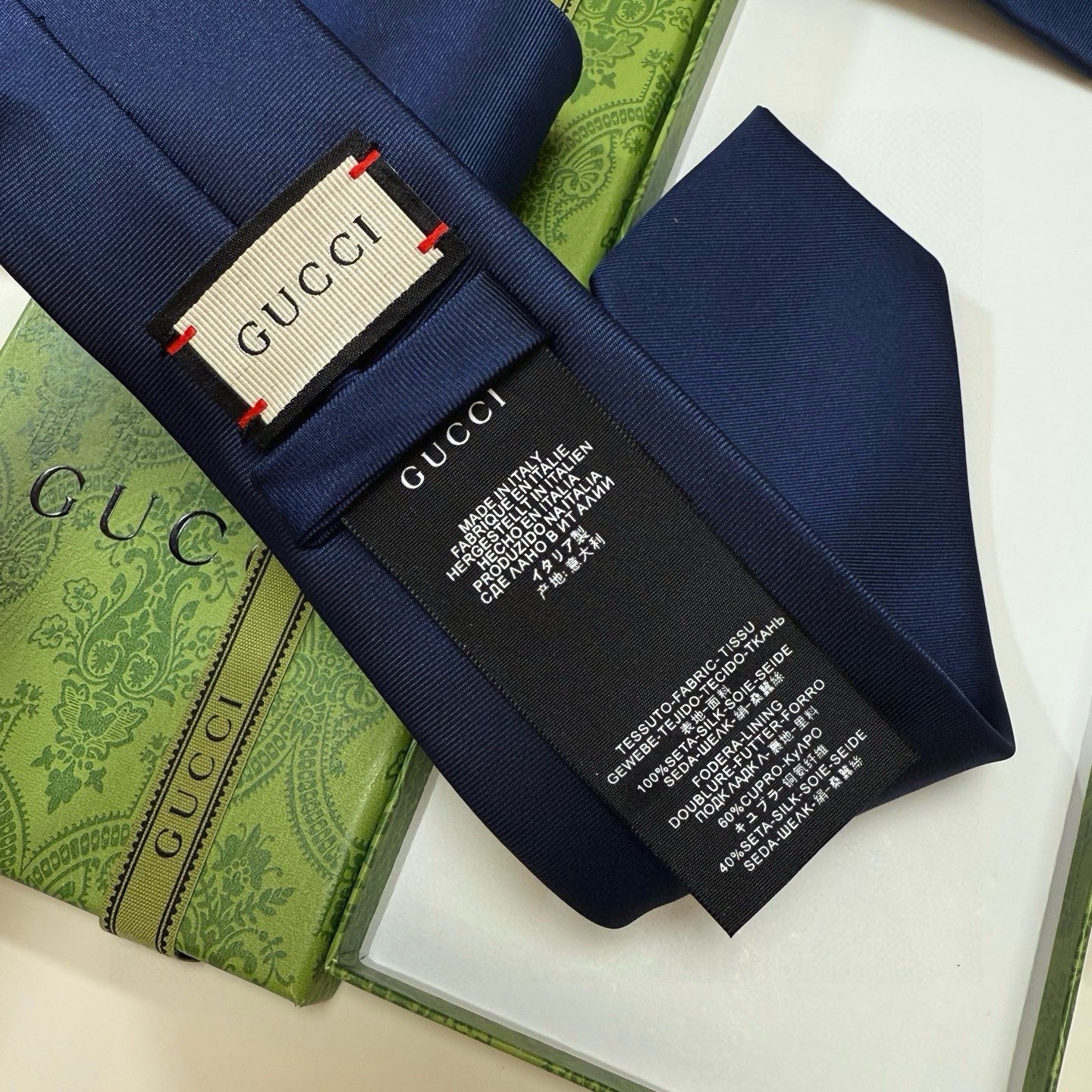 Галстук мужской в стиле Gucci синего цвета с вышивкой пчелы