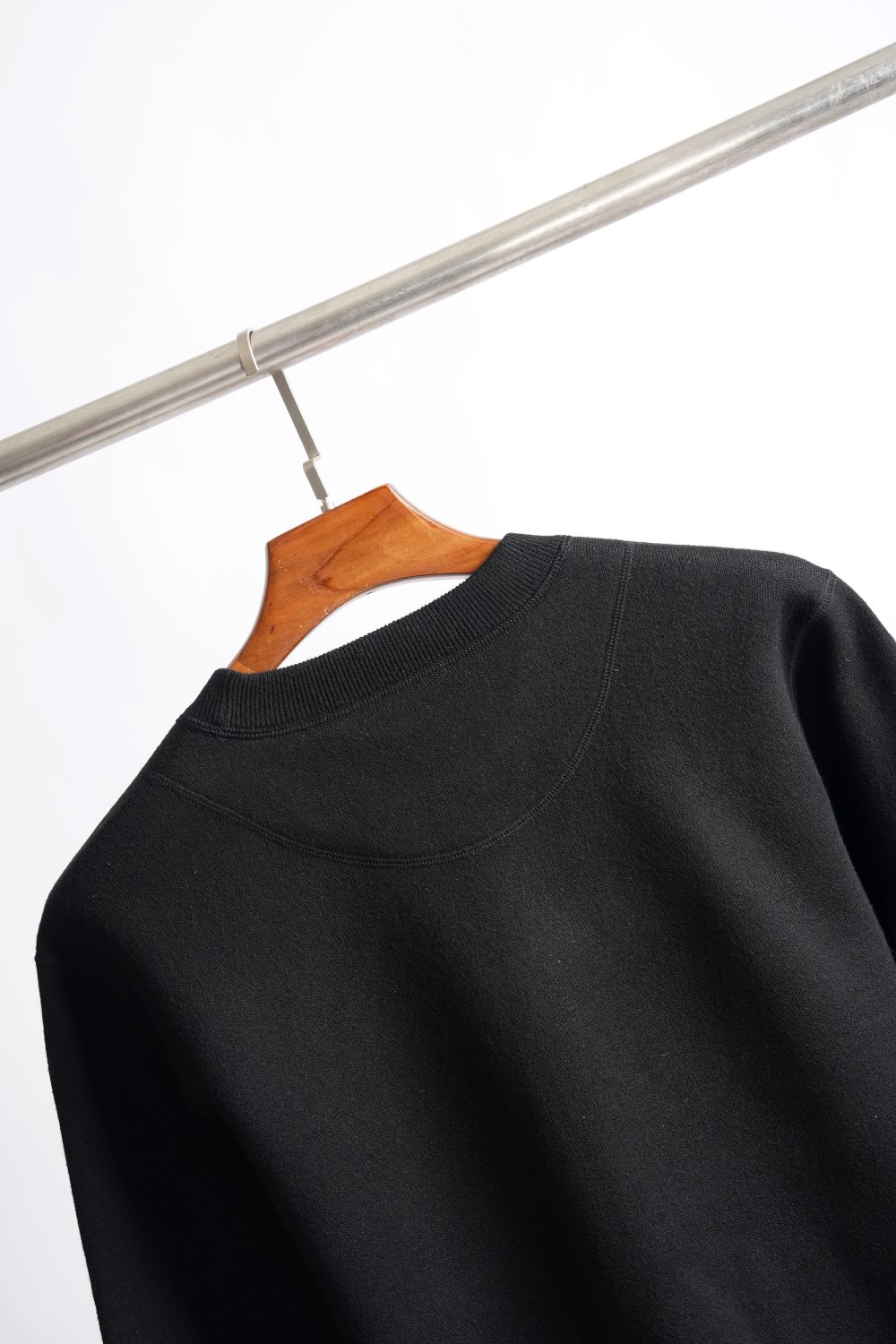 Свитер мужской в стиле Prada Wool Crewneck из плотной шерсти чёрного цвета