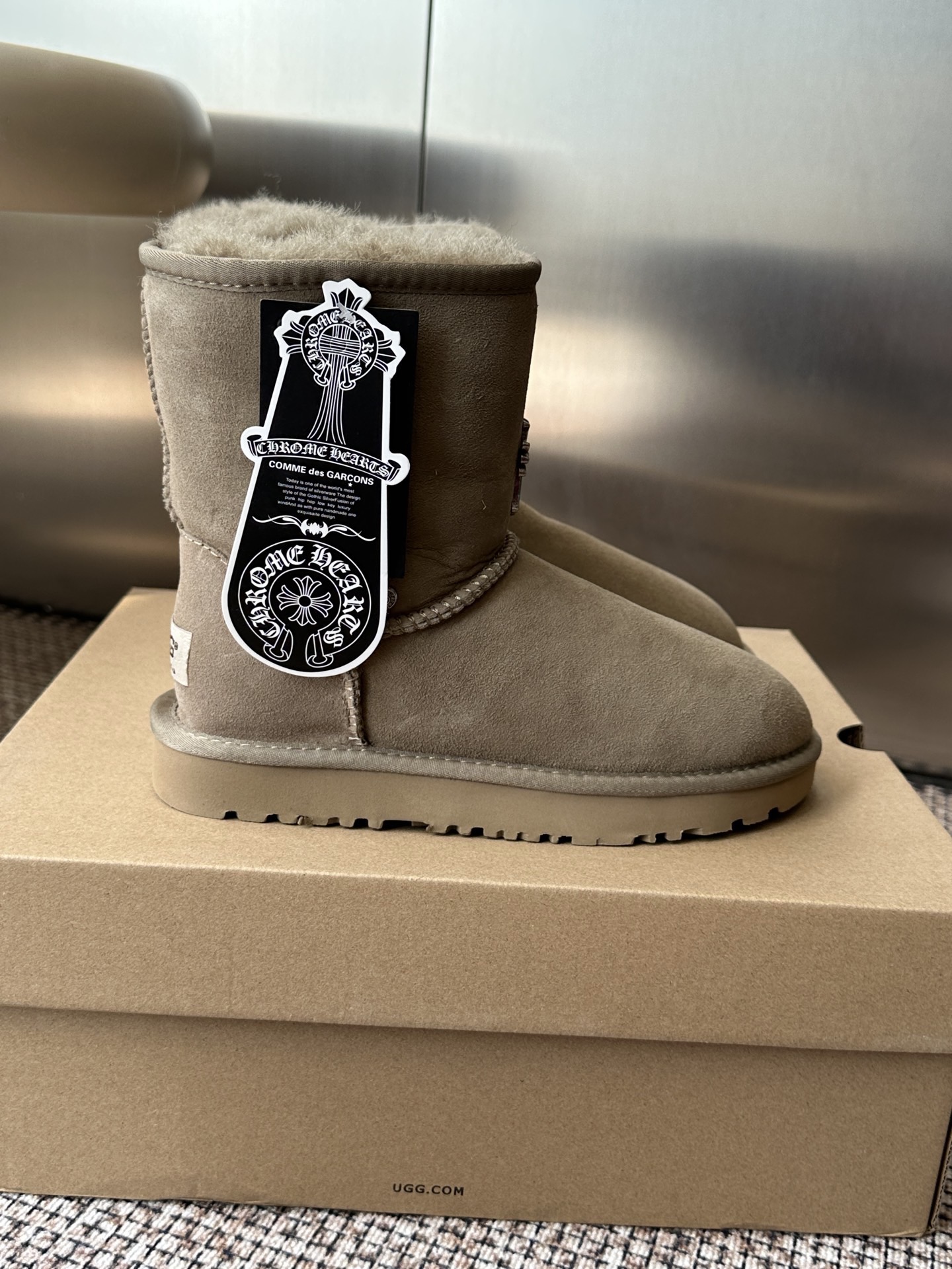 Угги женские UGG x Chrome Hearts Classic Short II бежевого цвета