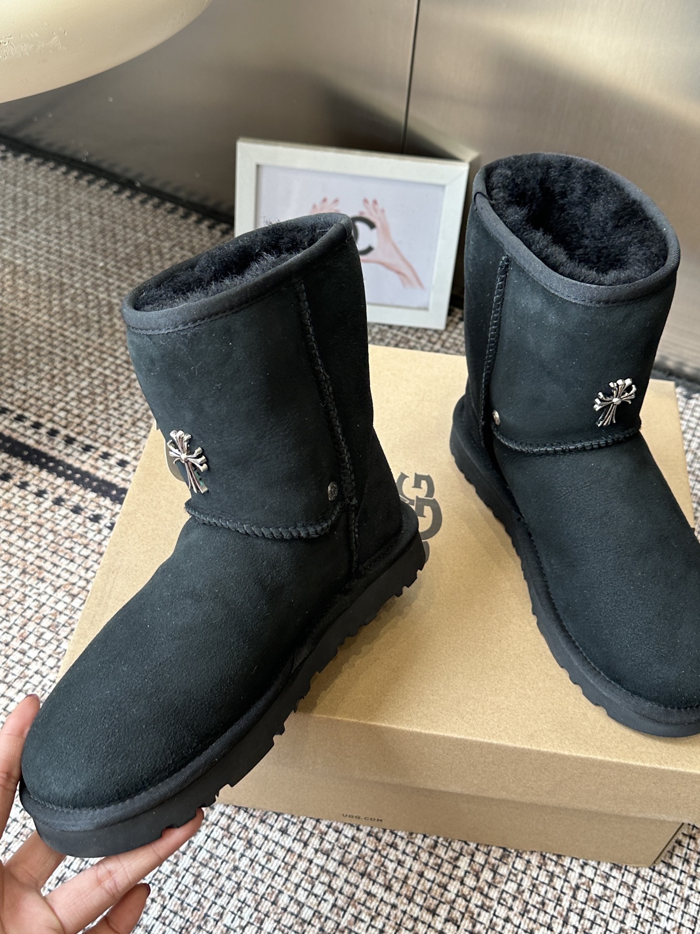 Угги женские UGG x Chrome Hearts Classic Short II черного цвета