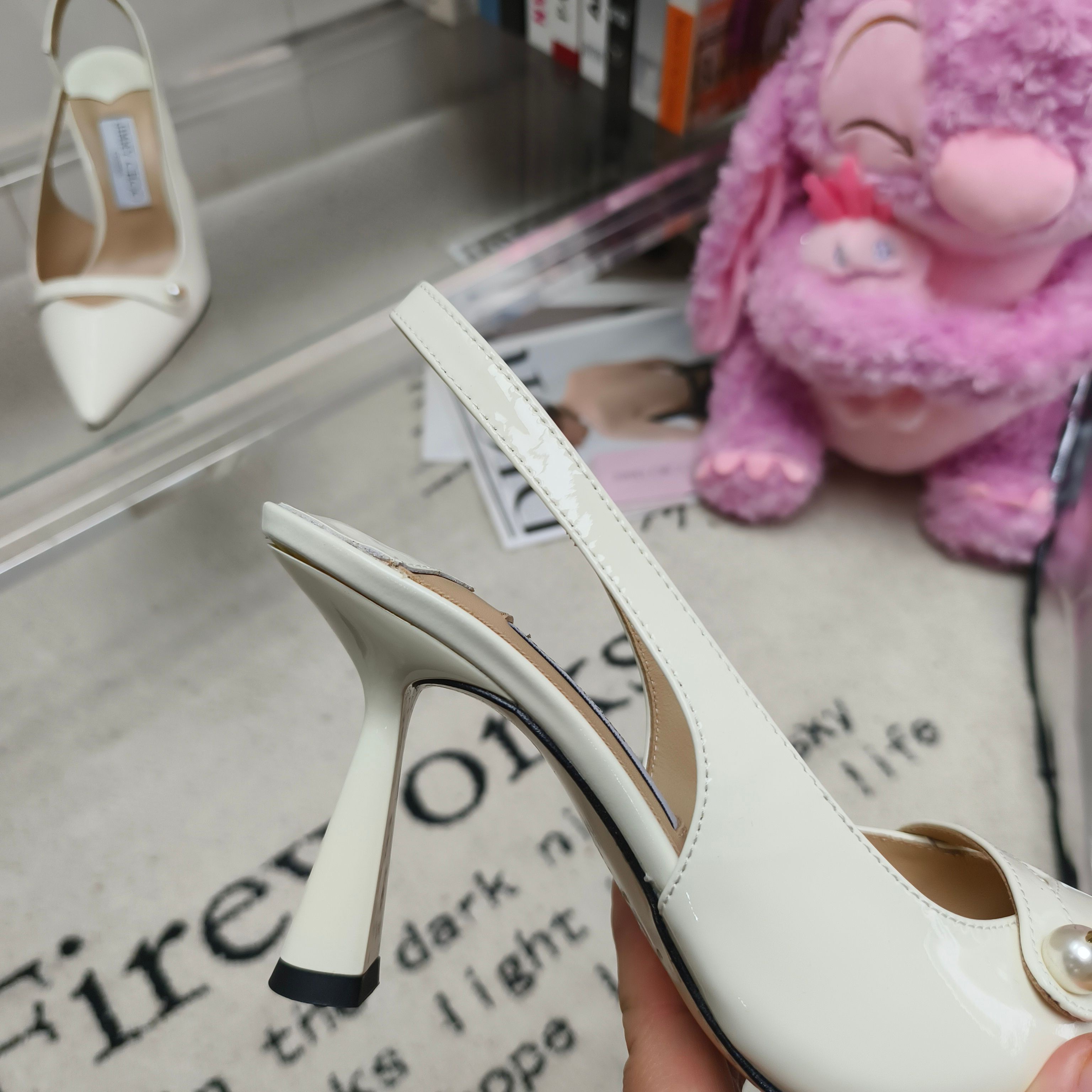 Босоножки женские в стиле Jimmy Choo Ray белого цвета