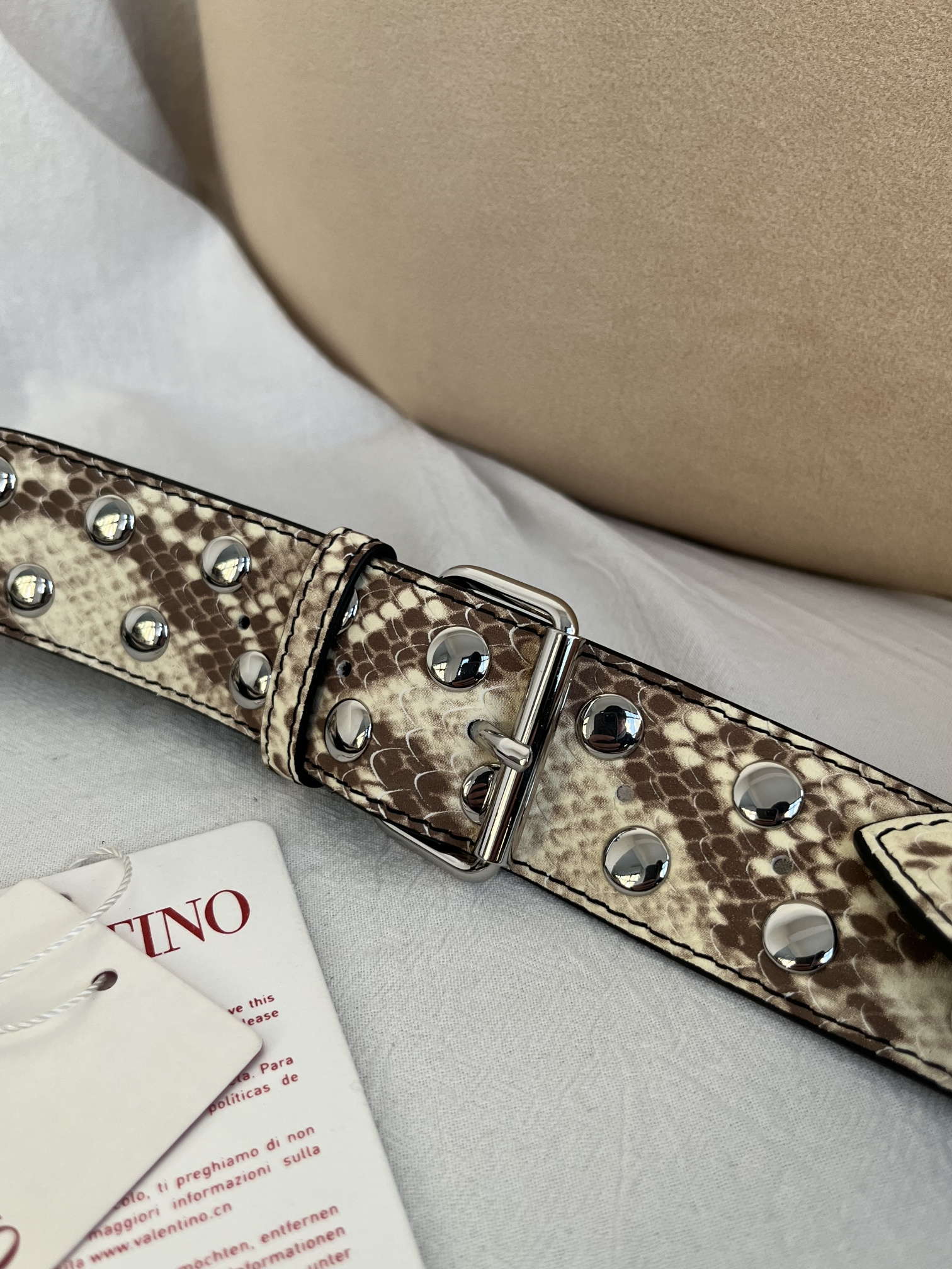 Сумка женская в стиле Valentino Garavani Hoboho Hobo карамельного цвета(35 cм)