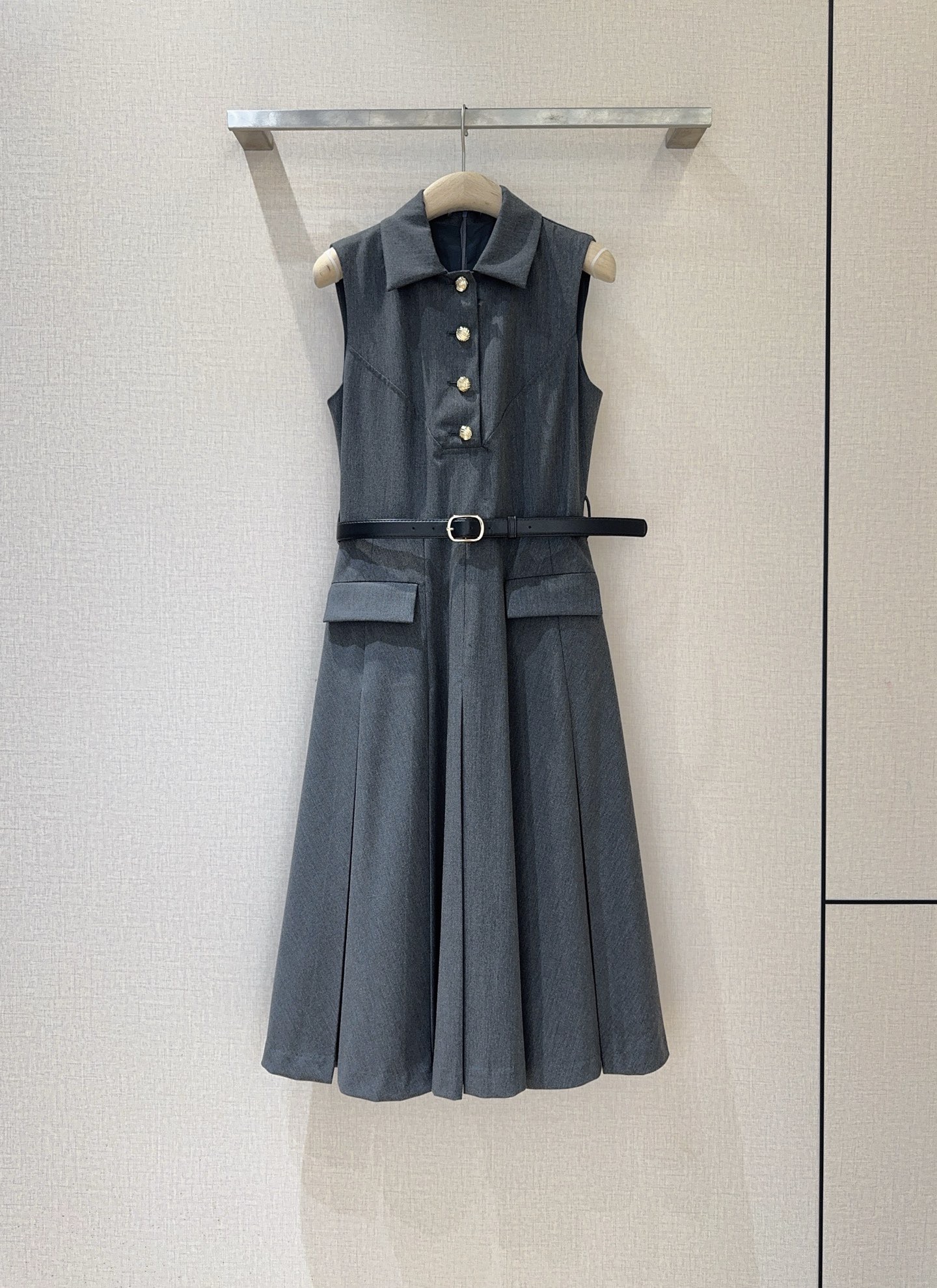 Платье женское в стиле Self-Portrait серо-синего цвета миди без рукавов с поясом