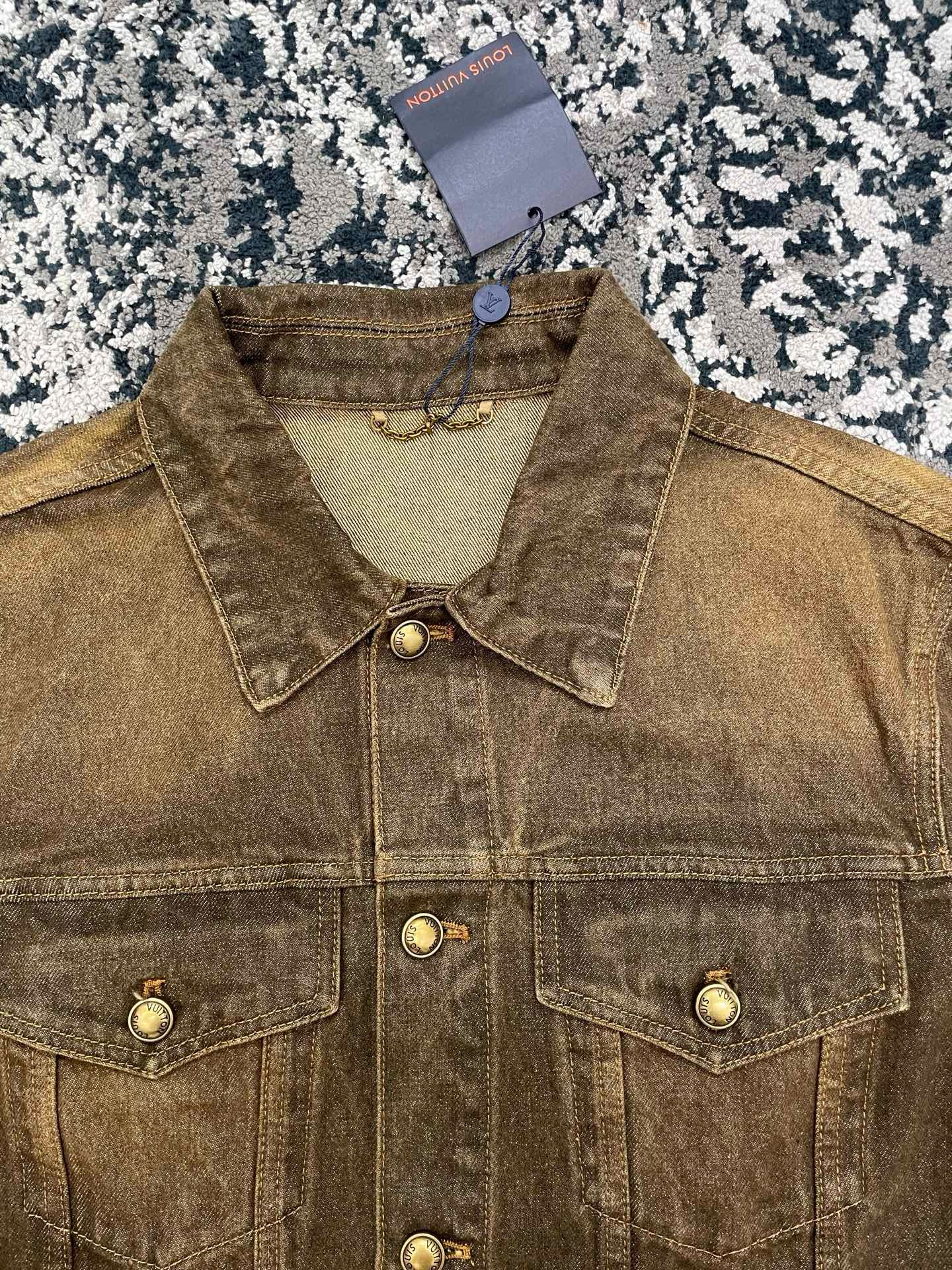 Куртка мужская Louis Vuitton Coffee Indigo Denim Blouson коричневого цвета с винтажной обработкой и кожаной отделкой