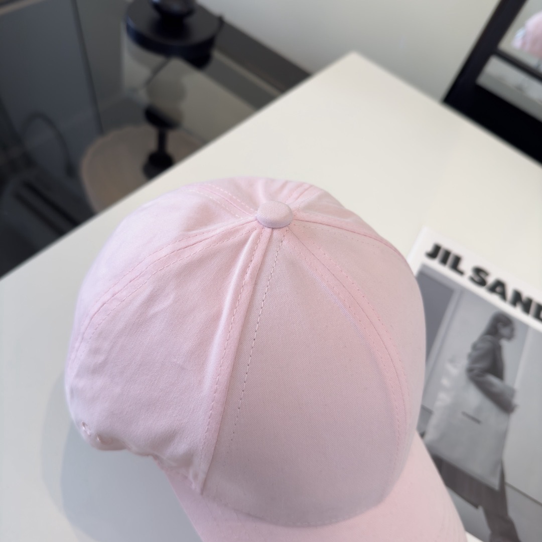 Кепка женская в стиле Gucci из хлопковой ткани розового цвета с логотипом