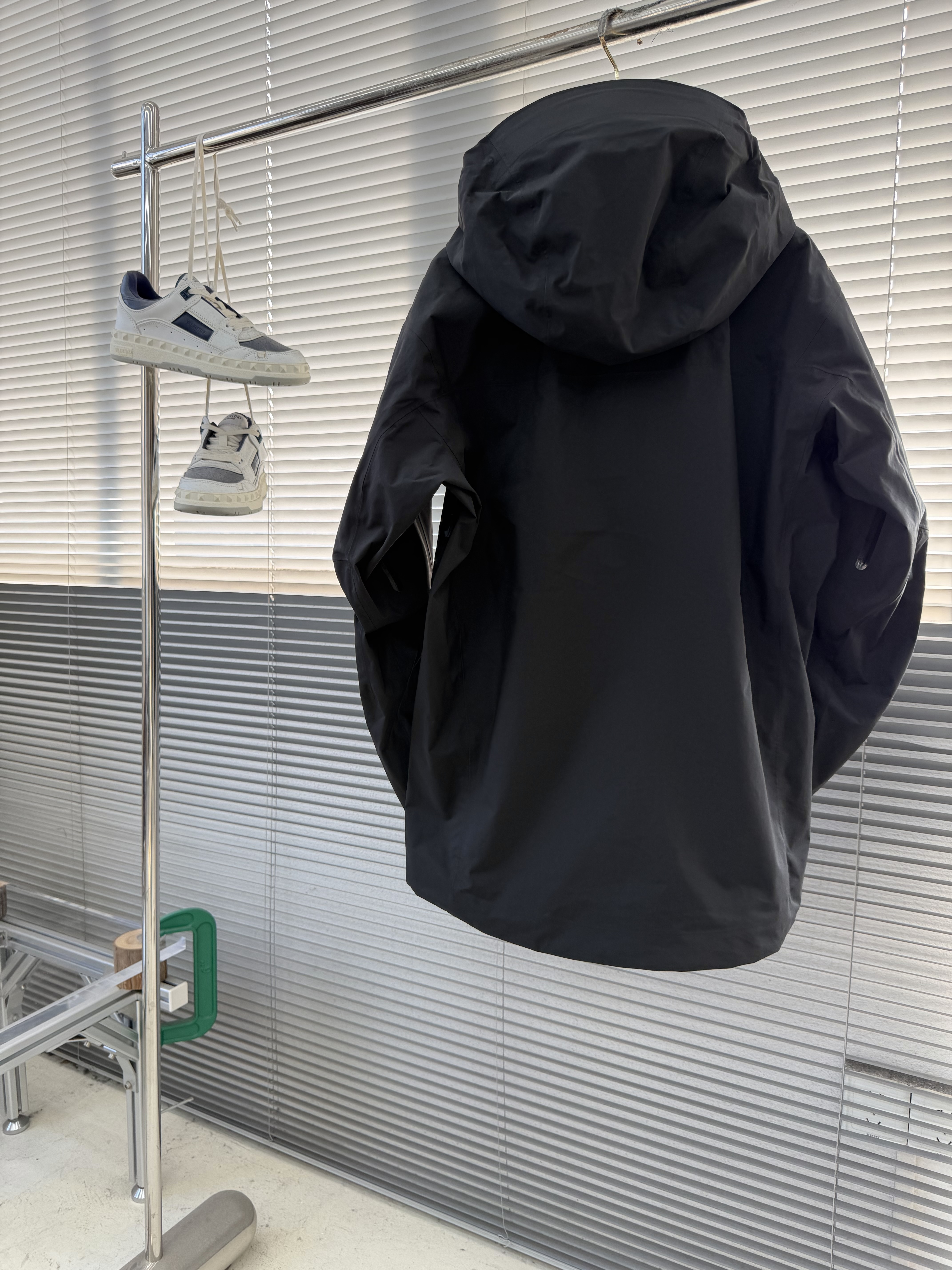 Куртка унисекс в стиле Arc’teryx Alpha SV  чёрного цвета