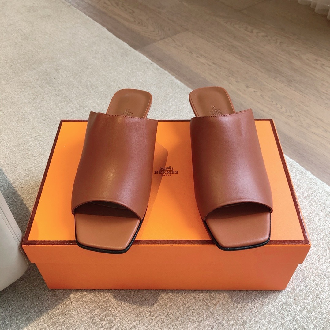 Мюли женские в стиле Hermès коричневого цвета с металлическим каблуком