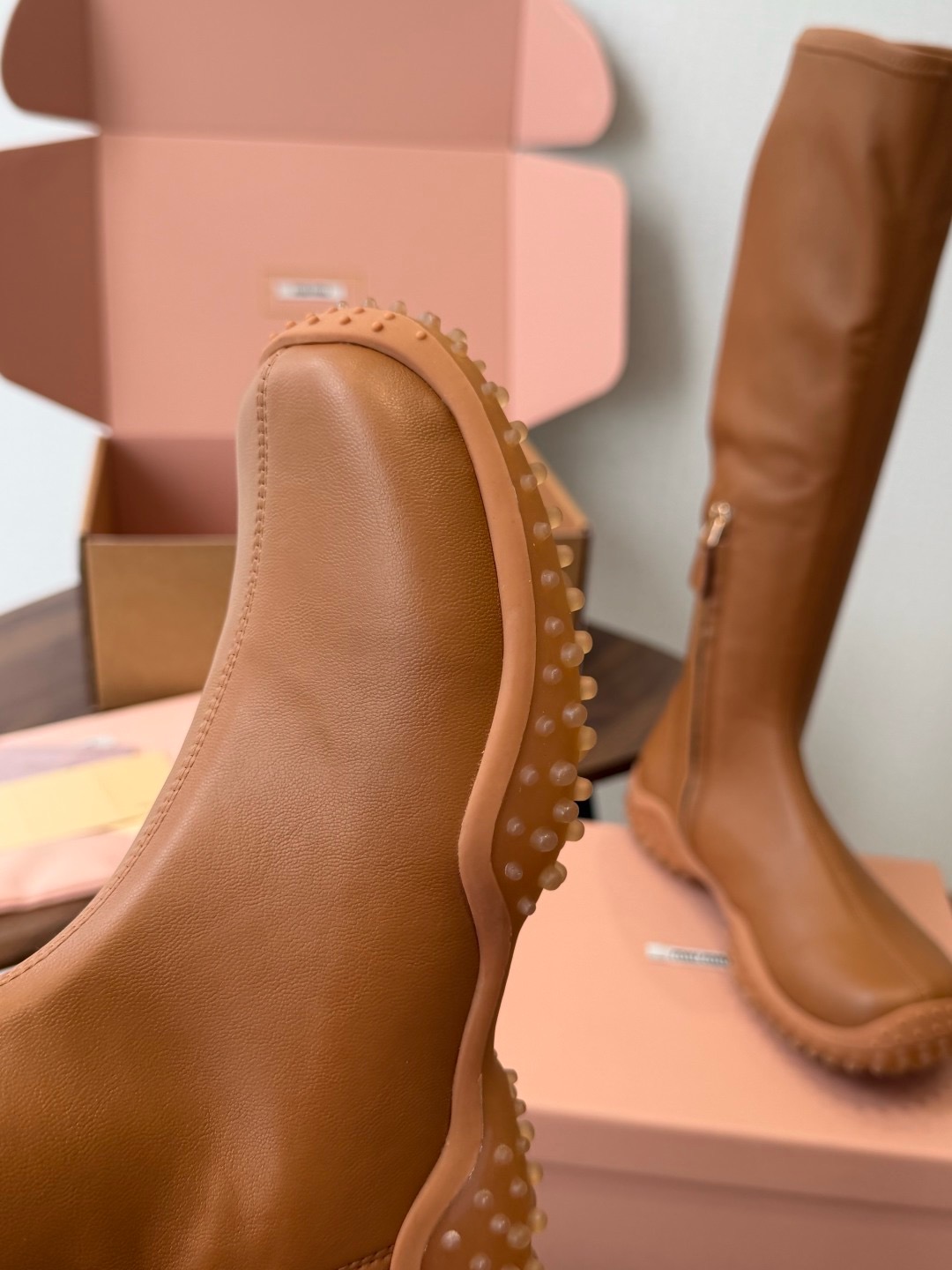 Сапоги женские Miu Miu коричневого цвета