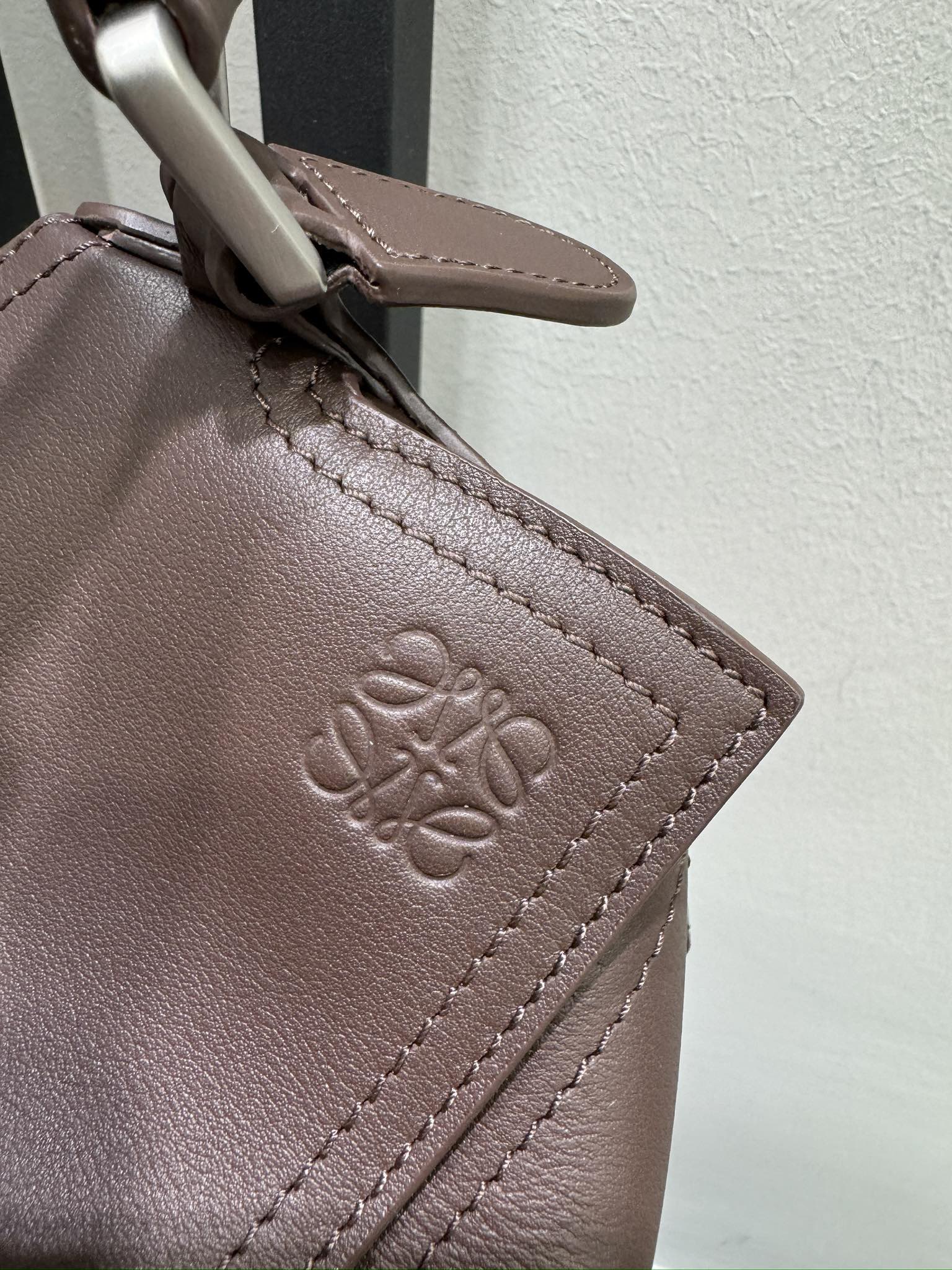 Сумка женская в стиле Loewe Biker Puzzle коричневого цвета