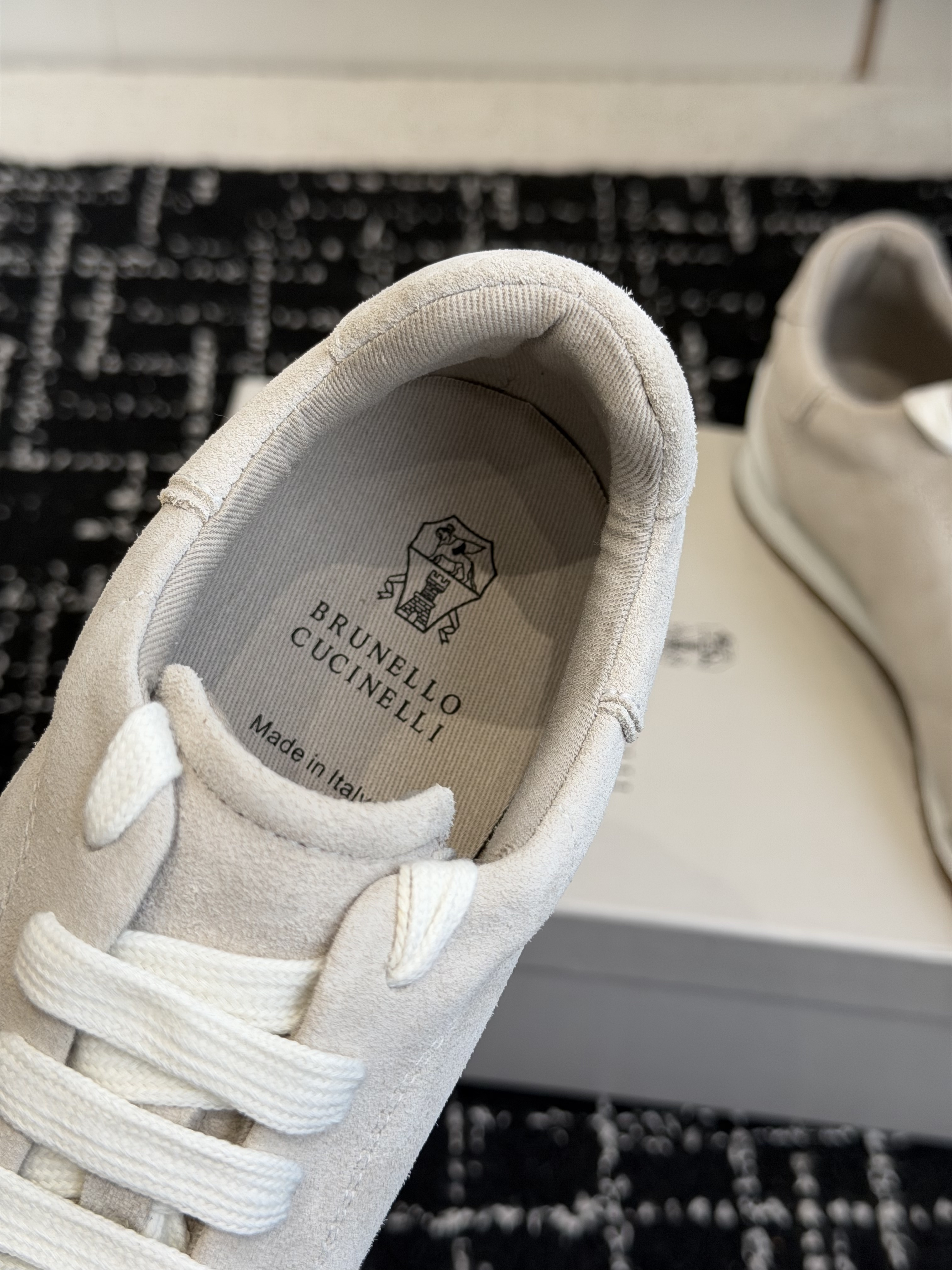 Кроссовки женские в стиле Brunello Cucinelli светло-бежевого цвета