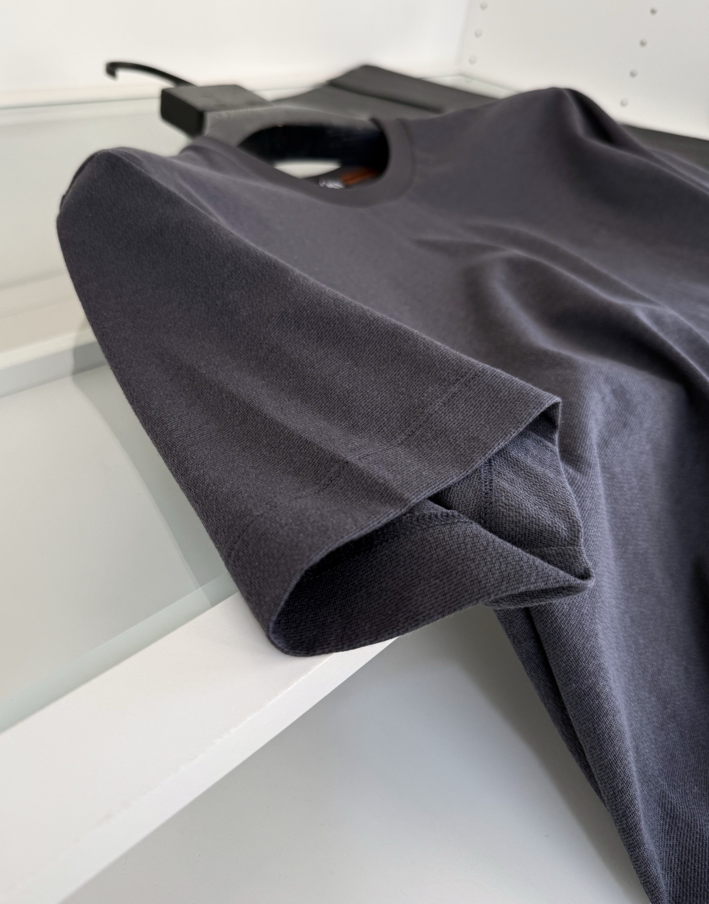 Футболка мужская в стиле Zegna тёмно-серого цвета базовая