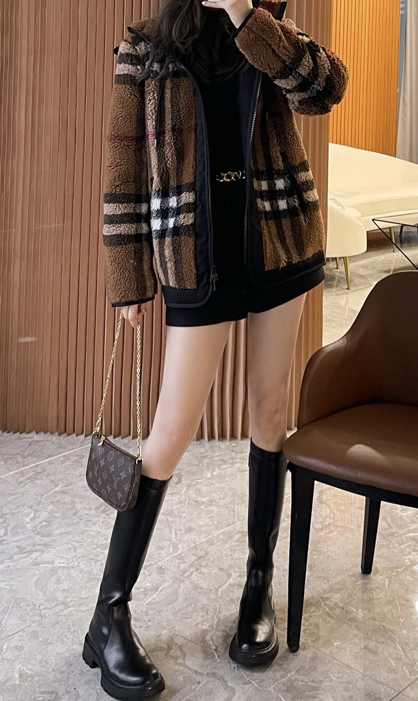 Куртка женская в стиле Burberry чёрно-коричневого цвета