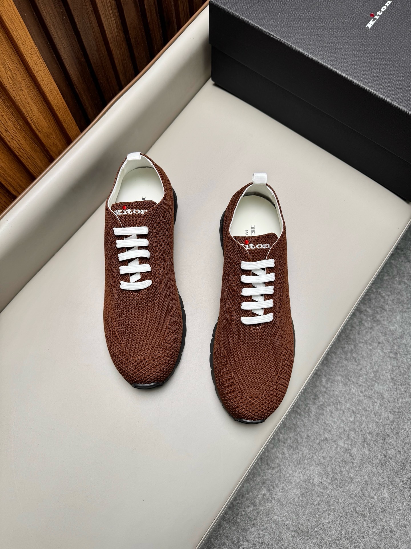 Кроссовки мужские Kiton коричневого цвета