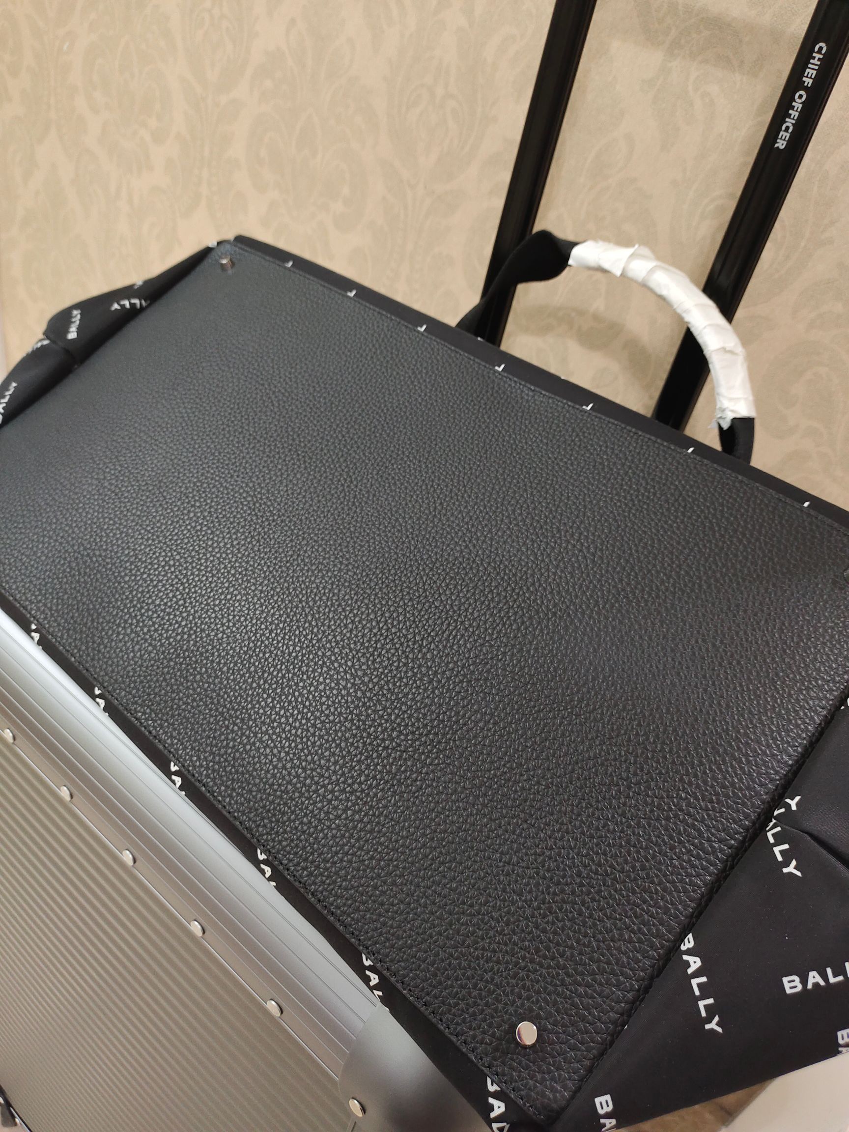 Дорожная сумка унисекс в стиле Bally из водоотталкивающего текстиля с кожаными элементами чёрного цвета